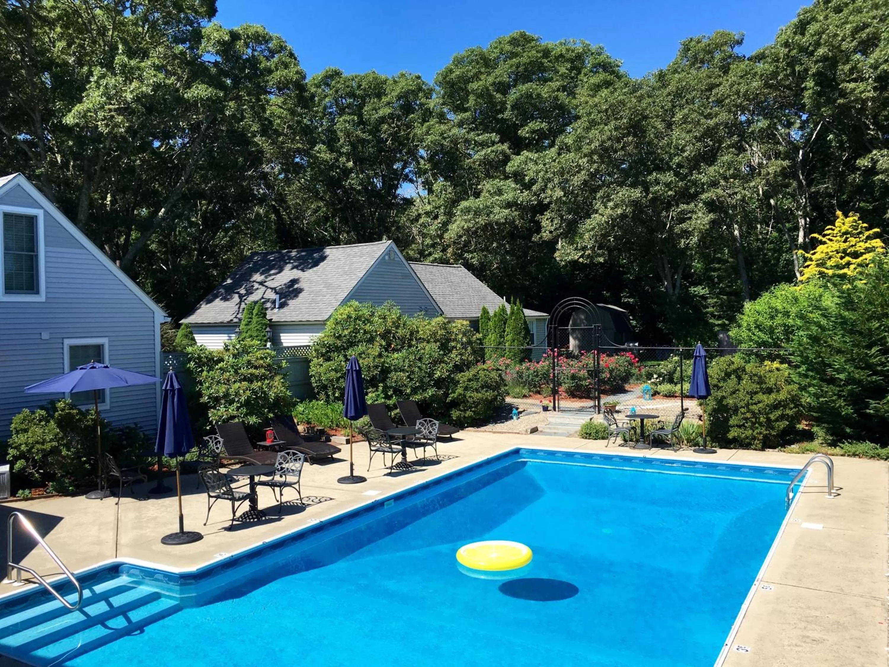 Swimming pool in The Platinum Pebble Boutique Inn - Adults Only Property