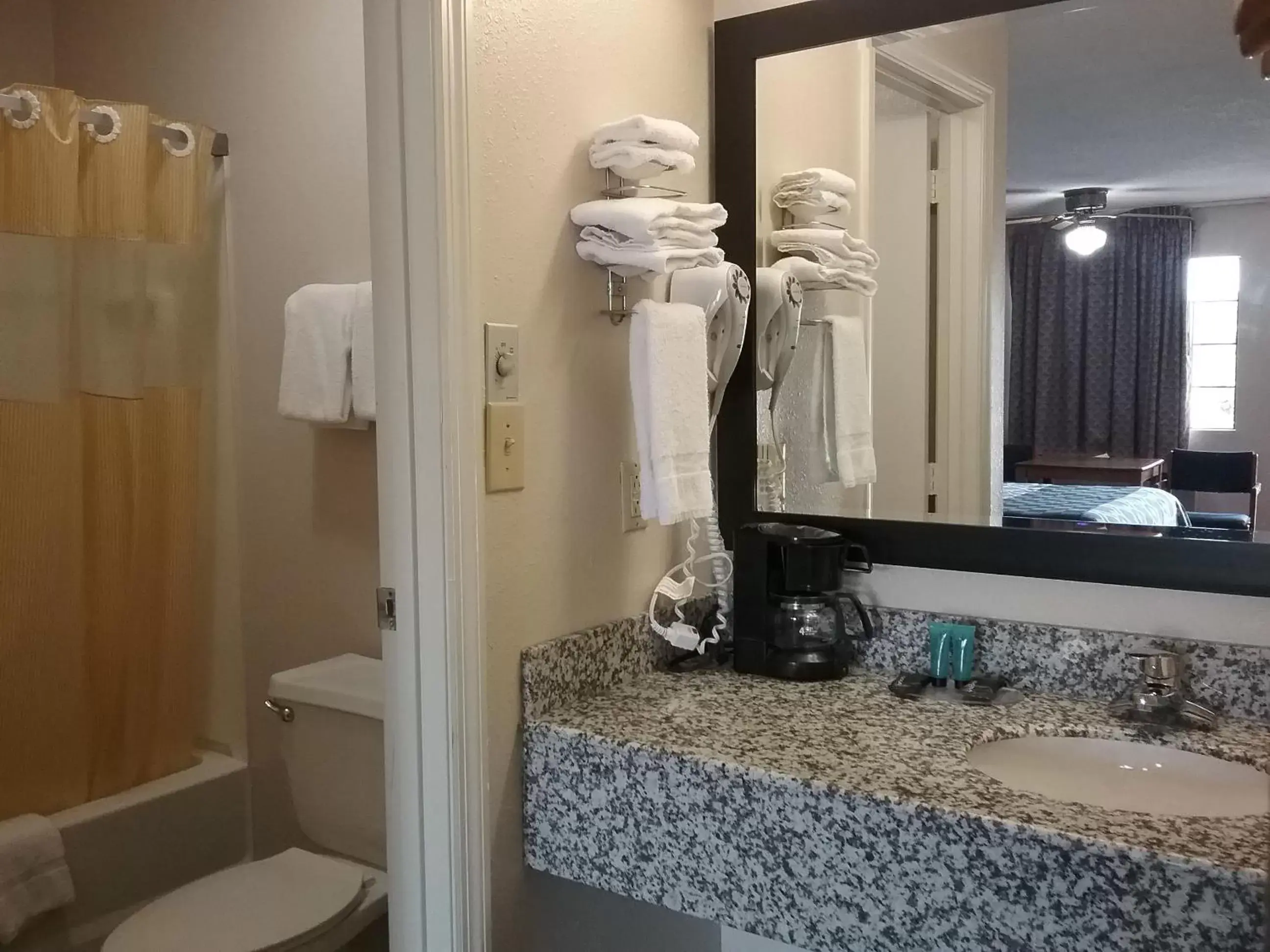 Shower, Bathroom in Americas Best Value Inn Blue Ridge