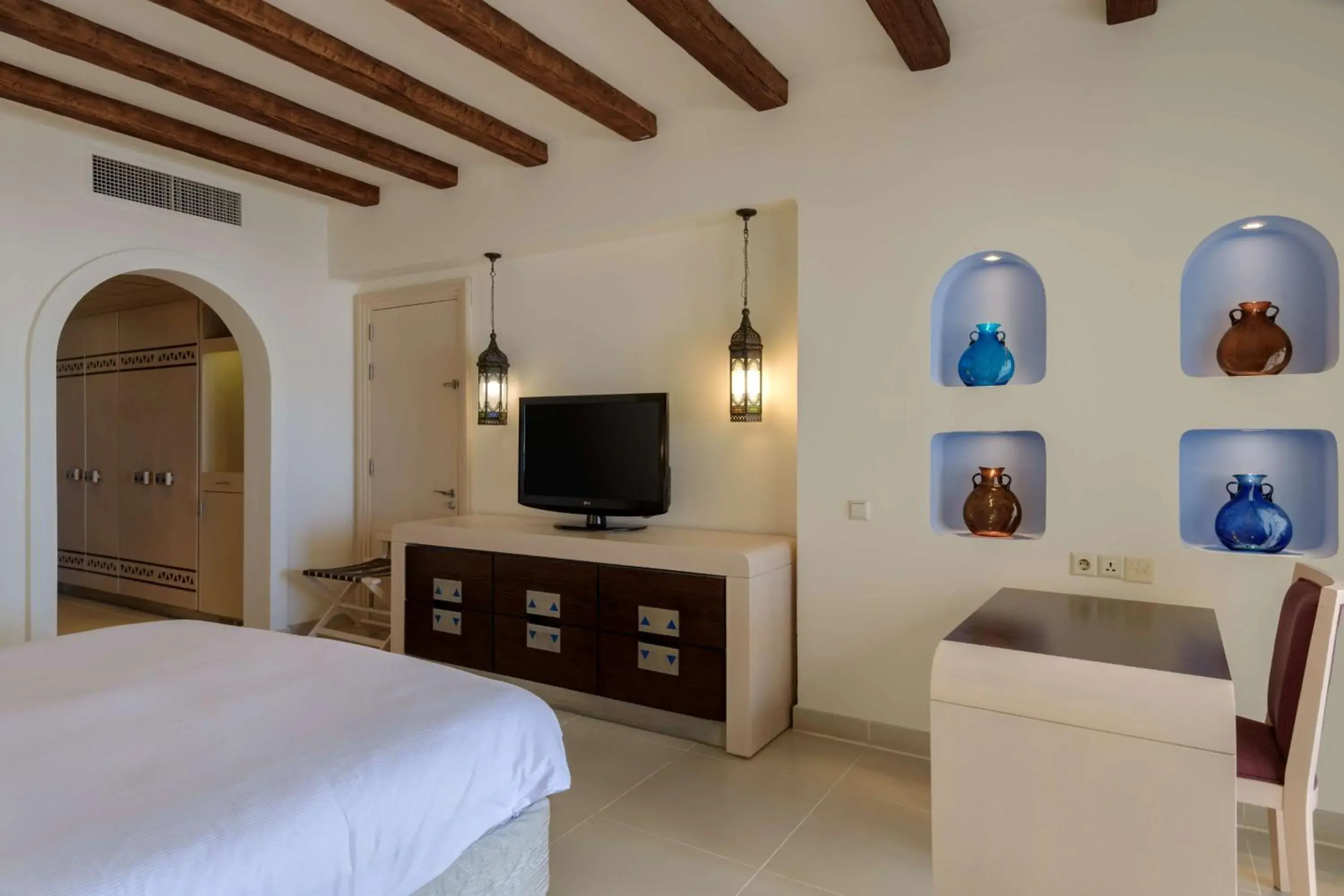 Bedroom, TV/Entertainment Center in Hilton Marsa Alam Nubian Resort