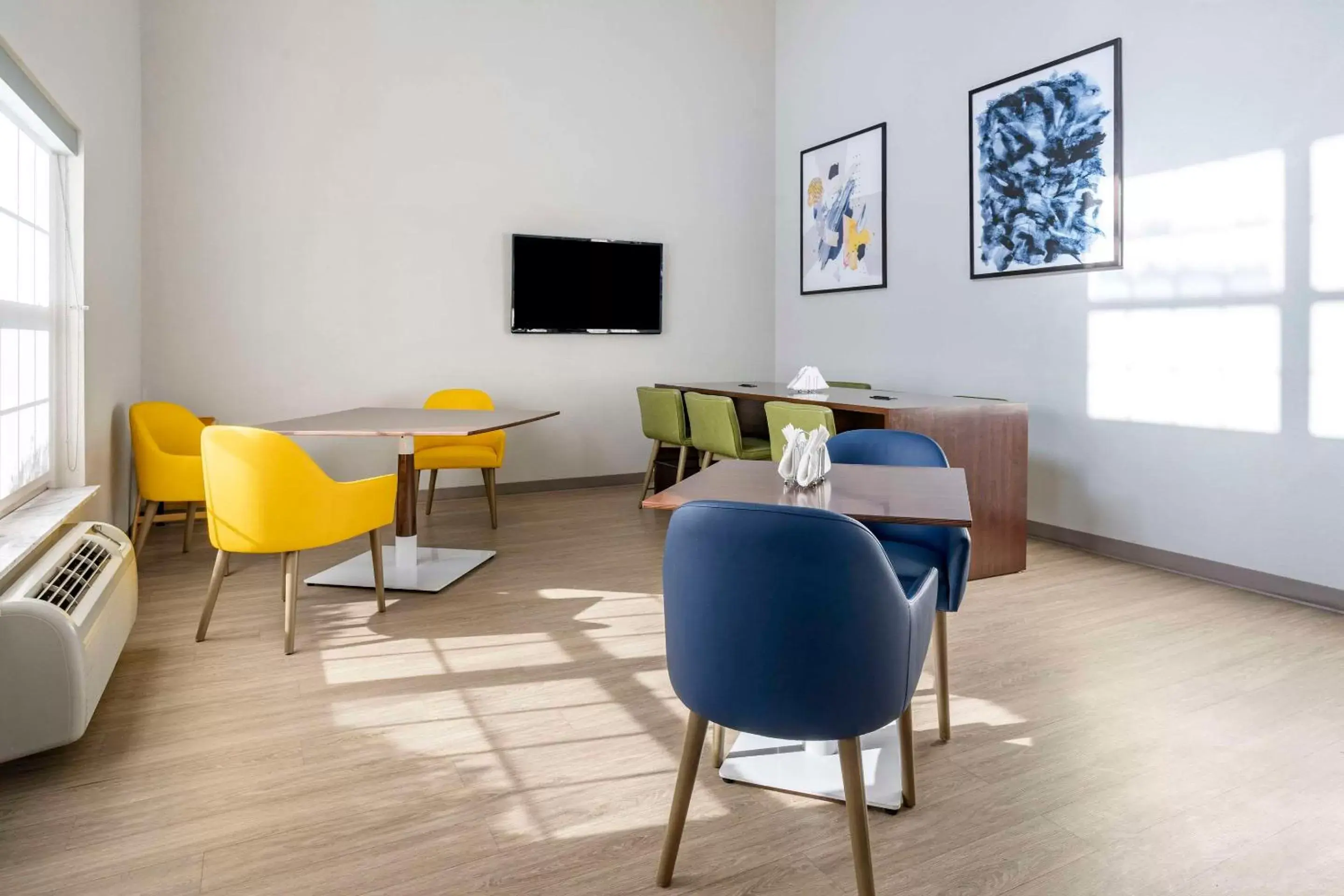 Breakfast in Comfort Inn & Suites Shelbyville Breakfast in Comfort Inn & Suites Shelbyville