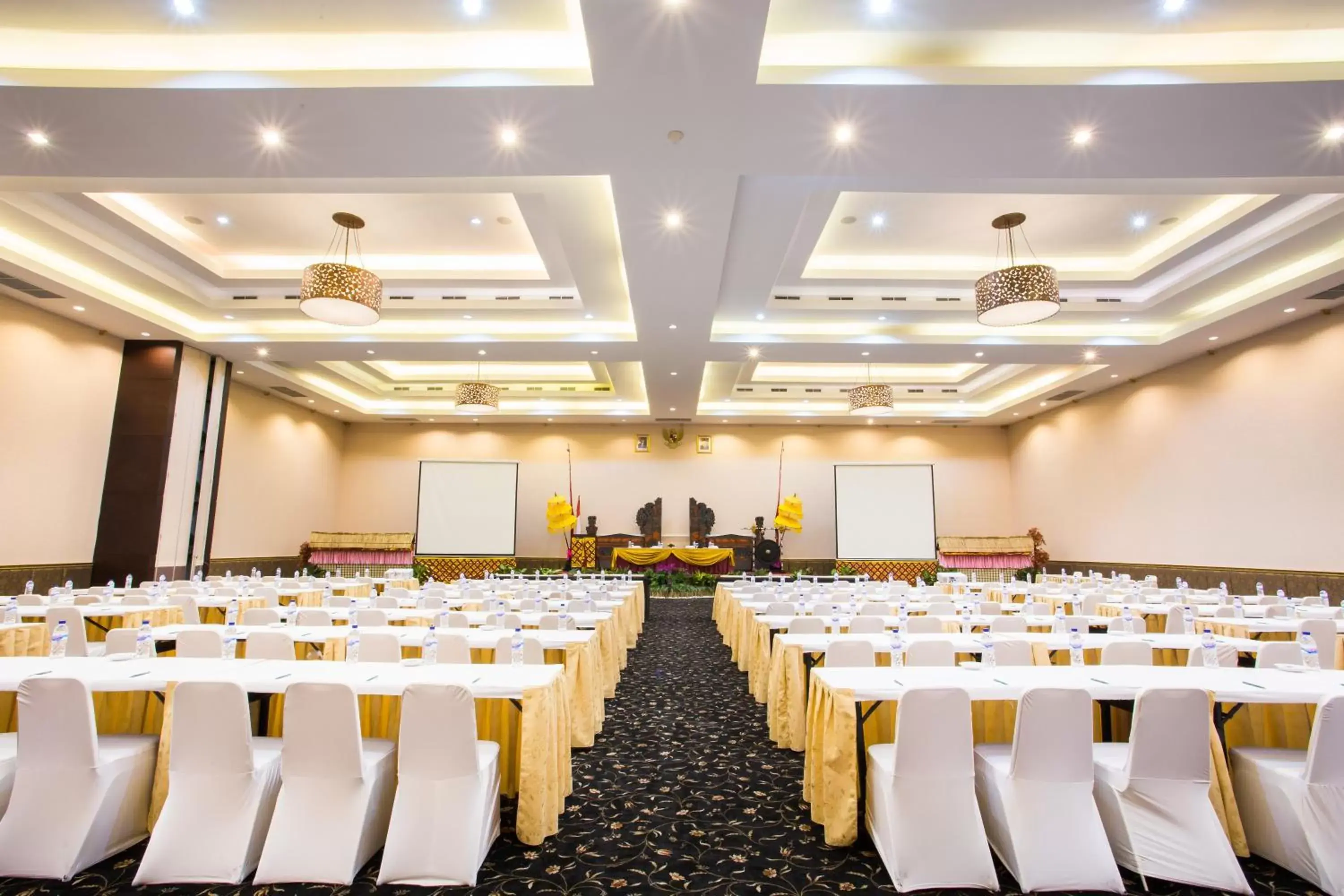 Meeting/conference room in Plagoo Holiday Hotel