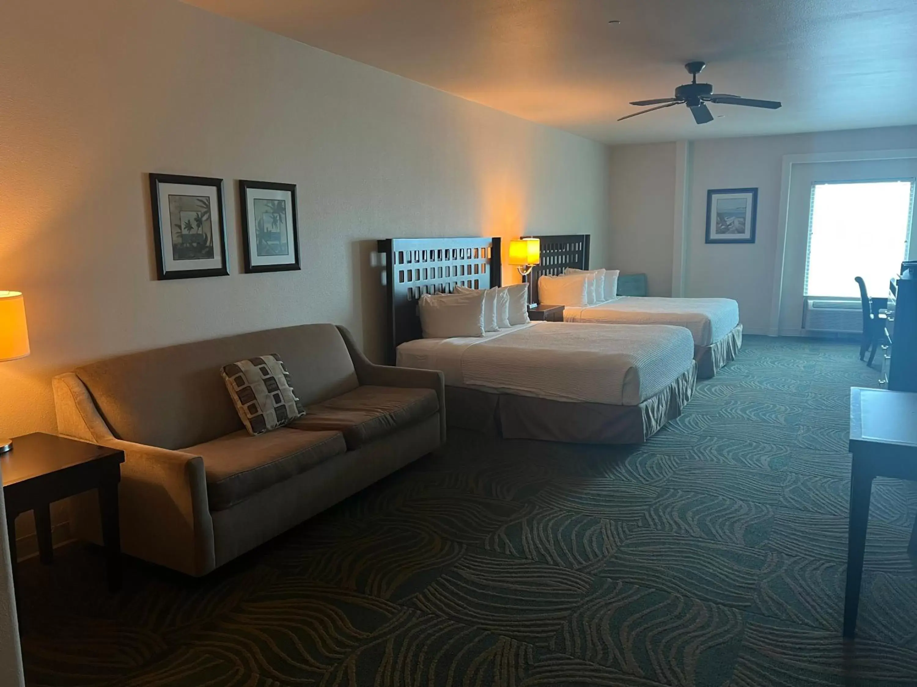 Photo of the whole room, Bed in Sunchase Inn & Suites