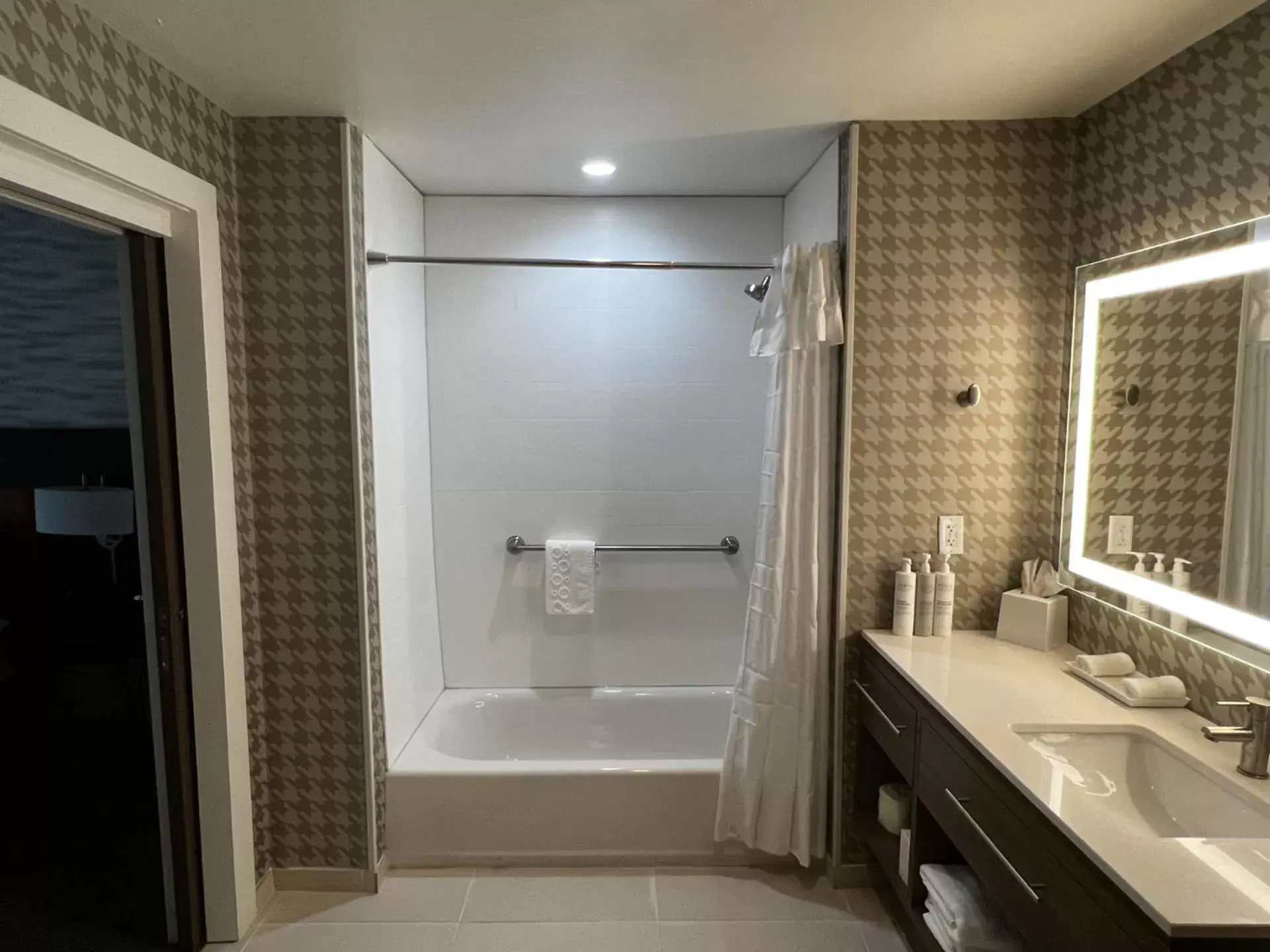 Bathroom in Home2 Suites By Hilton Hinesville