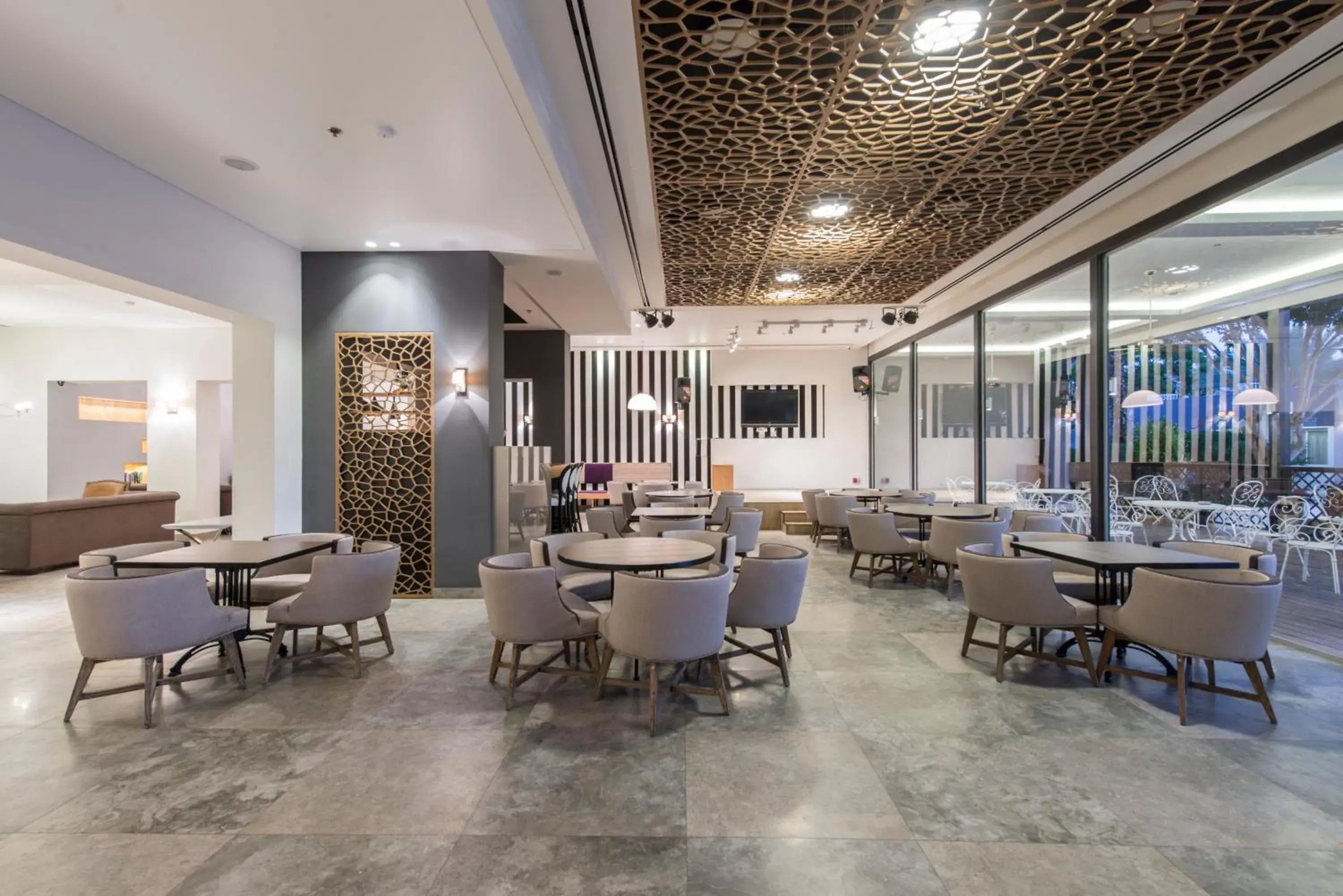 Lobby or reception, Restaurant/Places to Eat in Americana Eilat Hotel