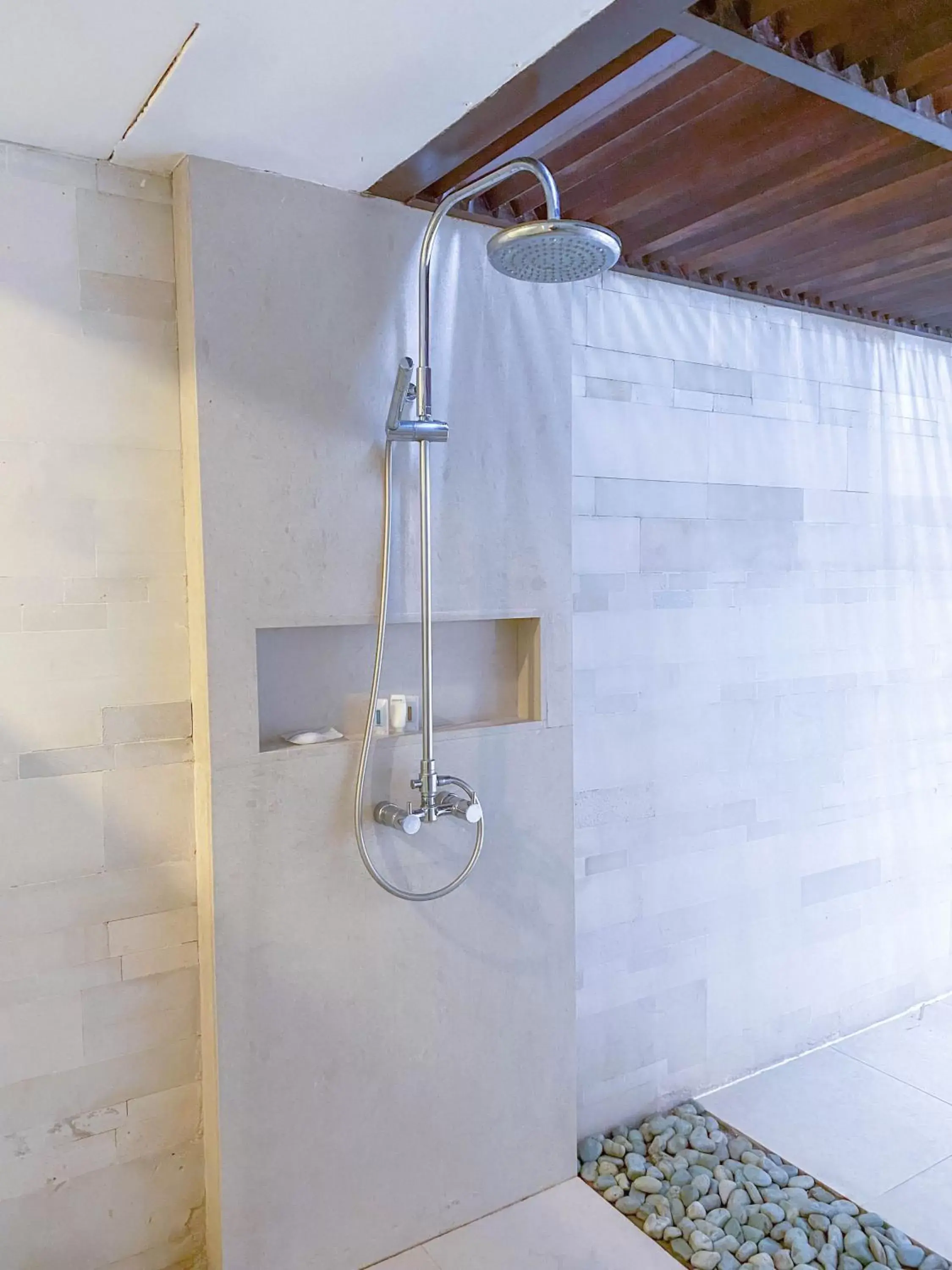 Shower, Bathroom in Holiday Inn Resort Baruna Bali, an IHG Hotel - CHSE Certified