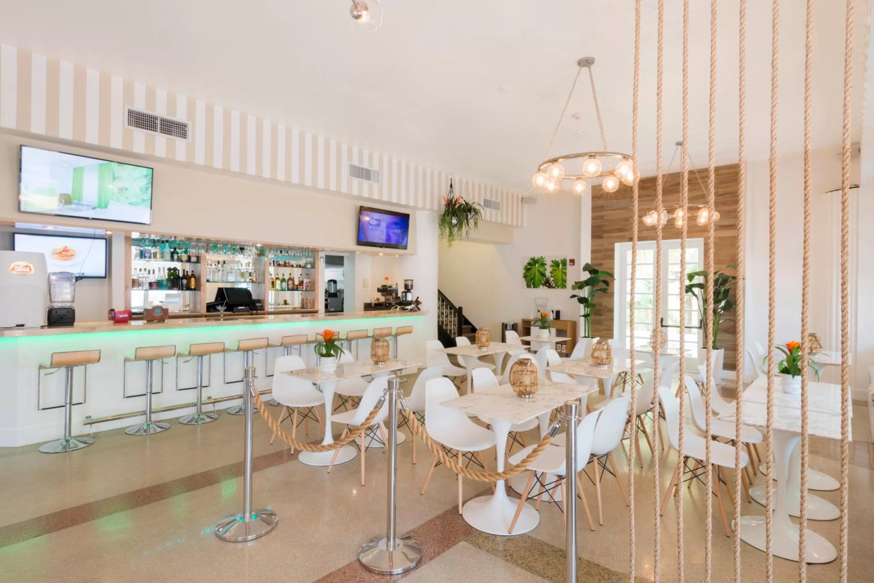 Lounge or bar in President Hotel