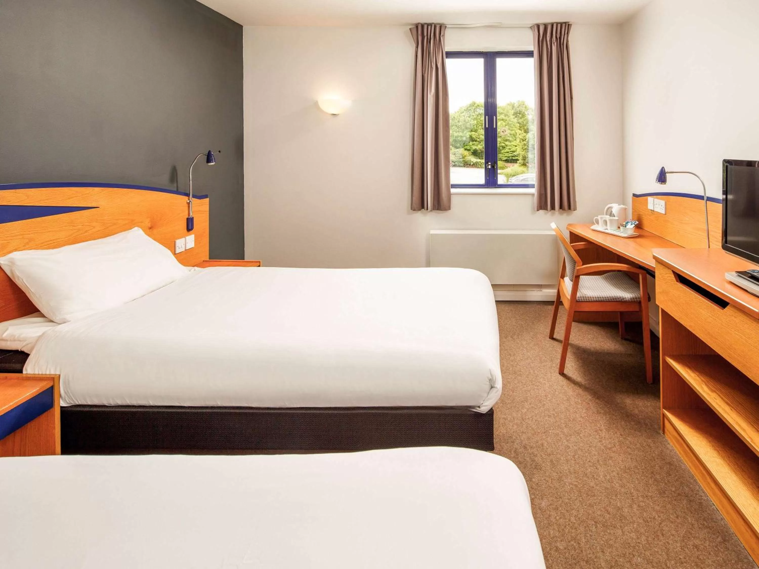 Photo of the whole room in ibis Chesterfield North - Barlborough