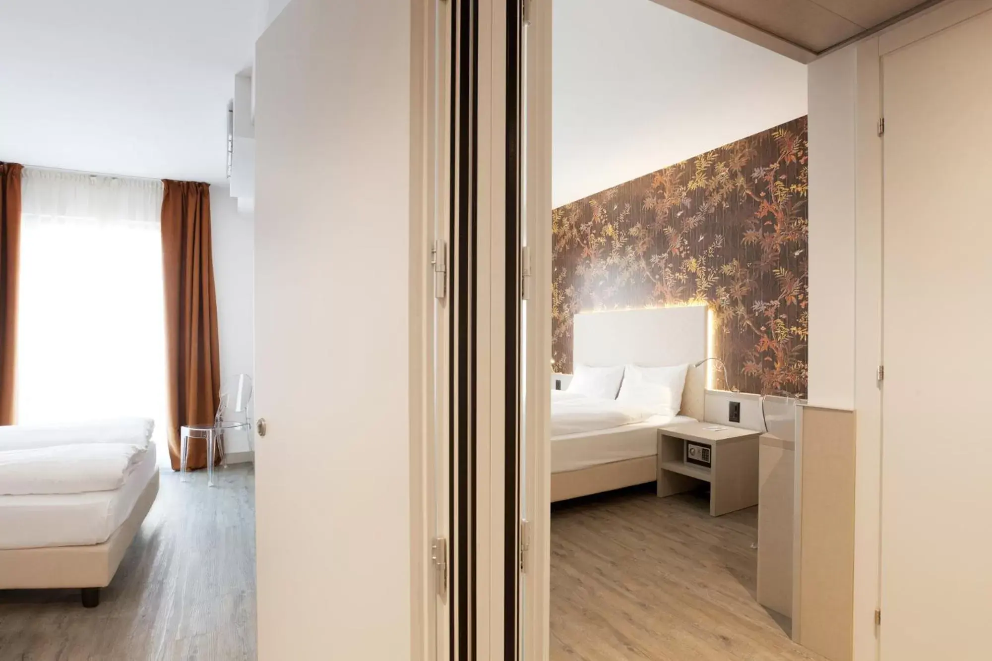 Bed, Bathroom in Hotel Internazionale Bellinzona