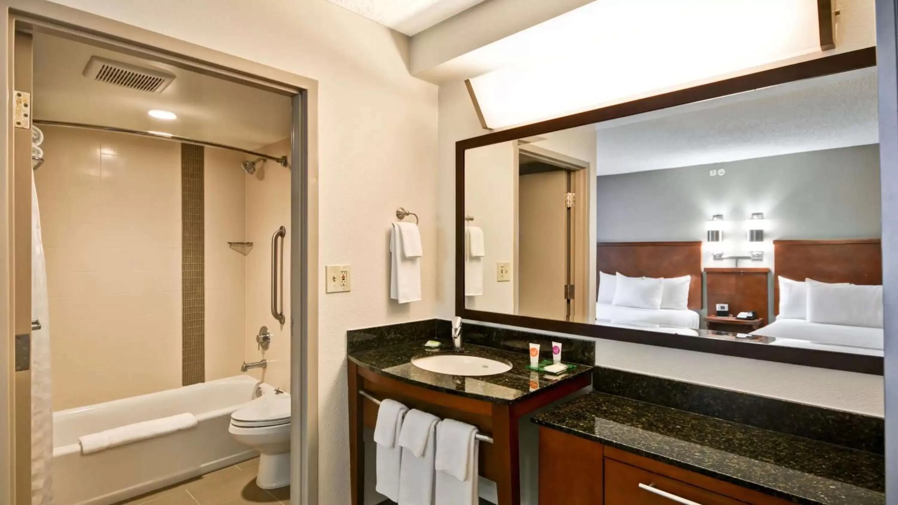 Bathroom in Sonesta Select Atlanta Duluth