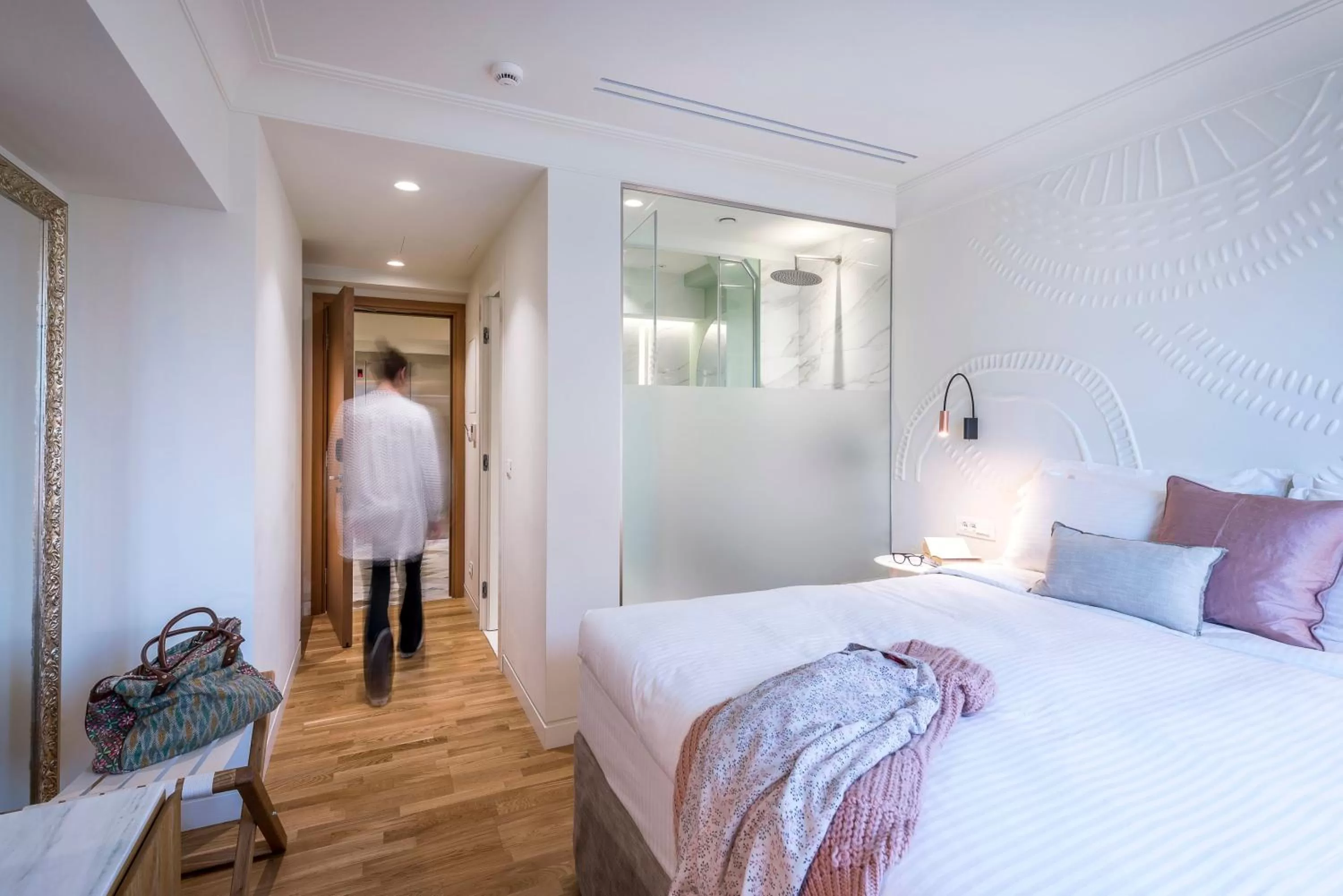 Photo of the whole room, Bed in Niche Hotel Athens