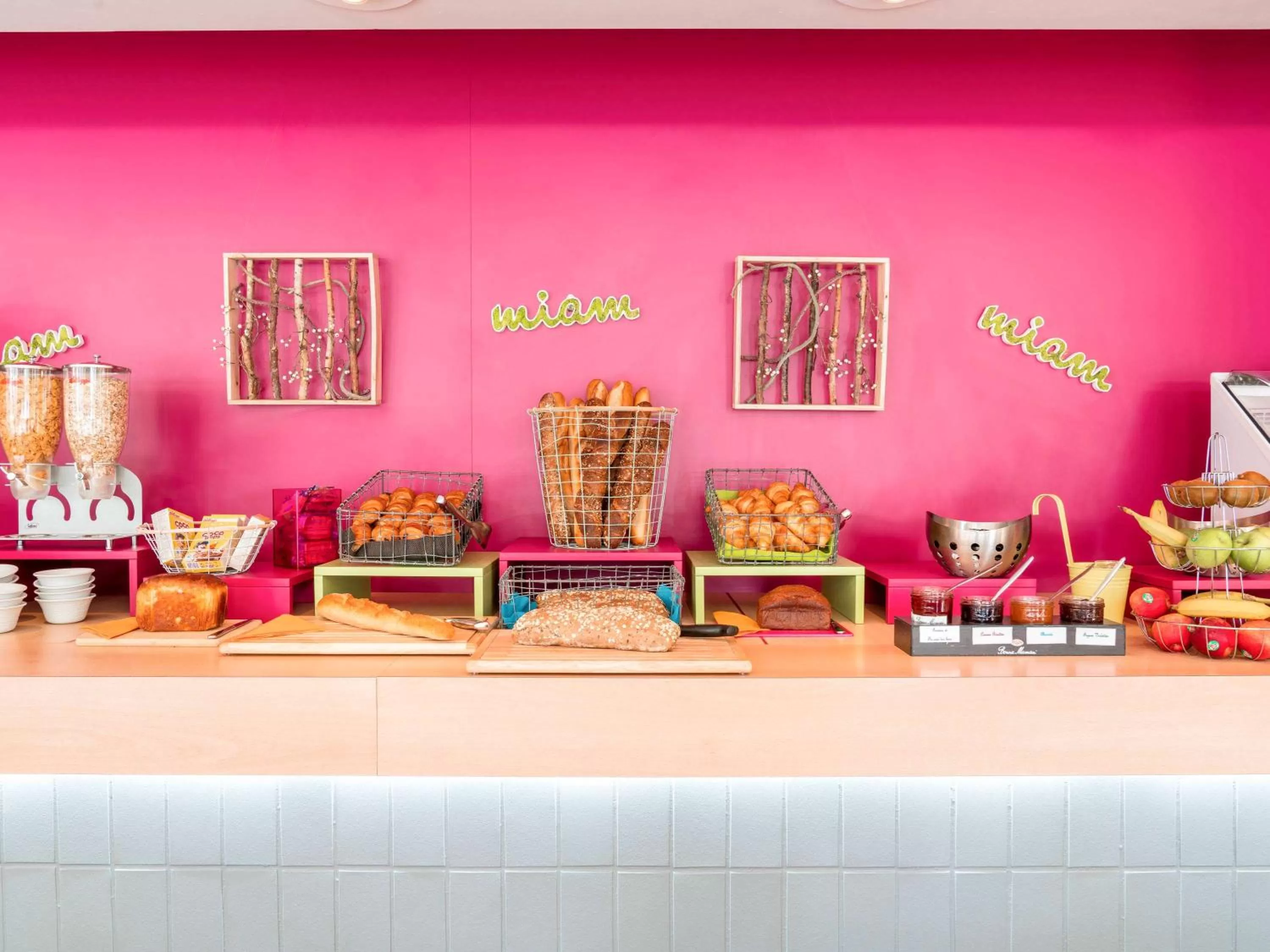 Restaurant/places to eat in ibis Styles Besançon