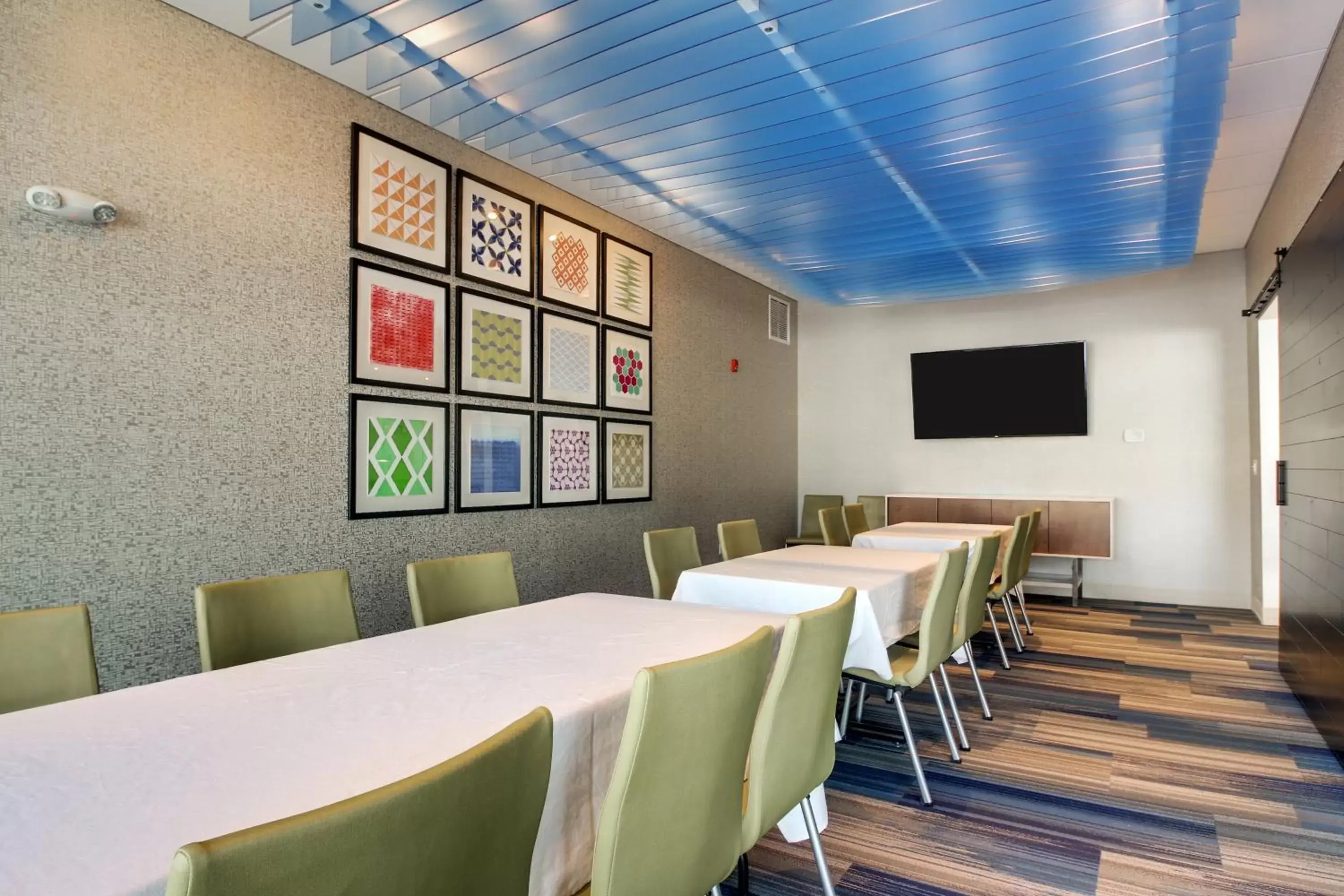 Meeting/conference room, Restaurant/Places to Eat in Holiday Inn Express & Suites Galesburg, an IHG Hotel