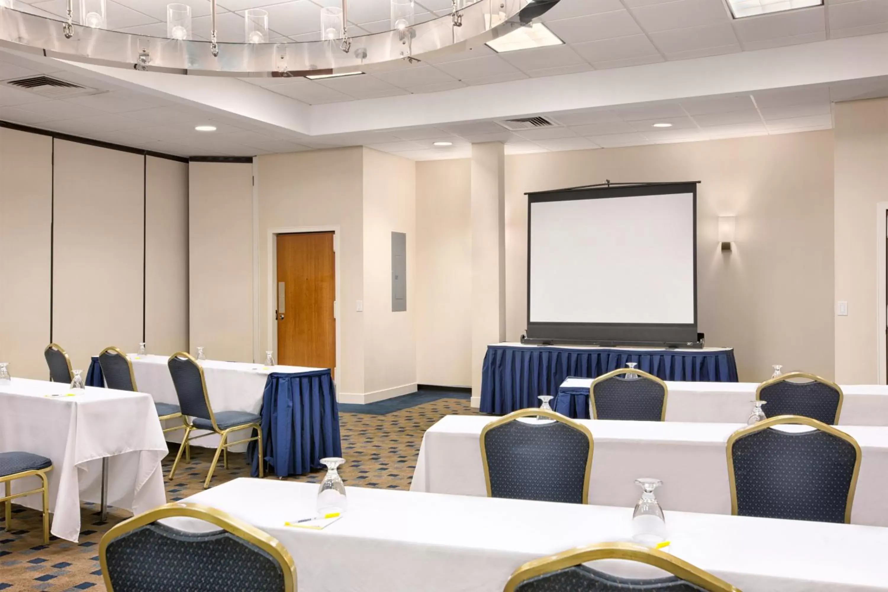 Banquet/Function facilities, Business Area/Conference Room in Days Hotel by Wyndham Allentown Airport / Lehigh Valley