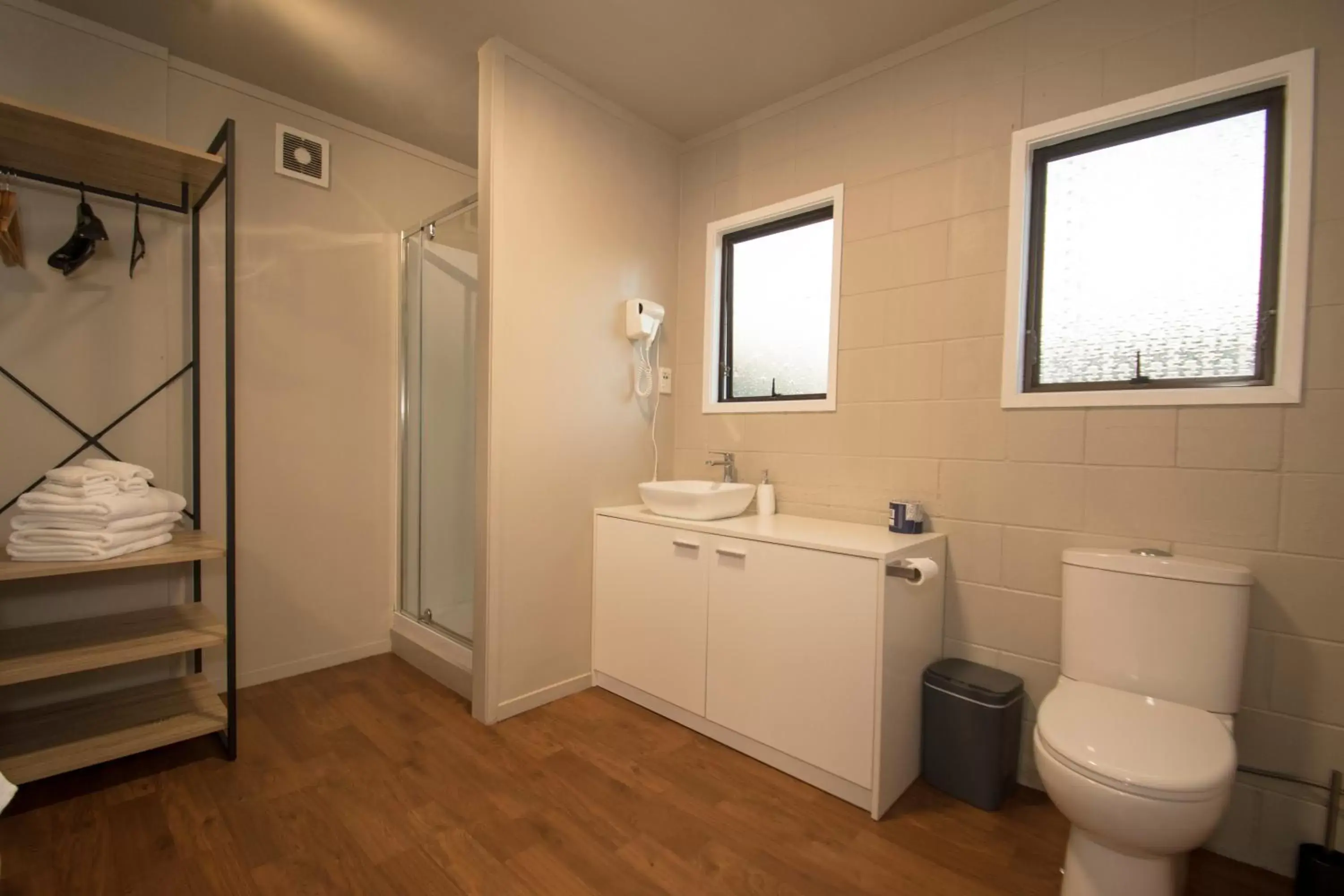 Bathroom in Middlemore Motel