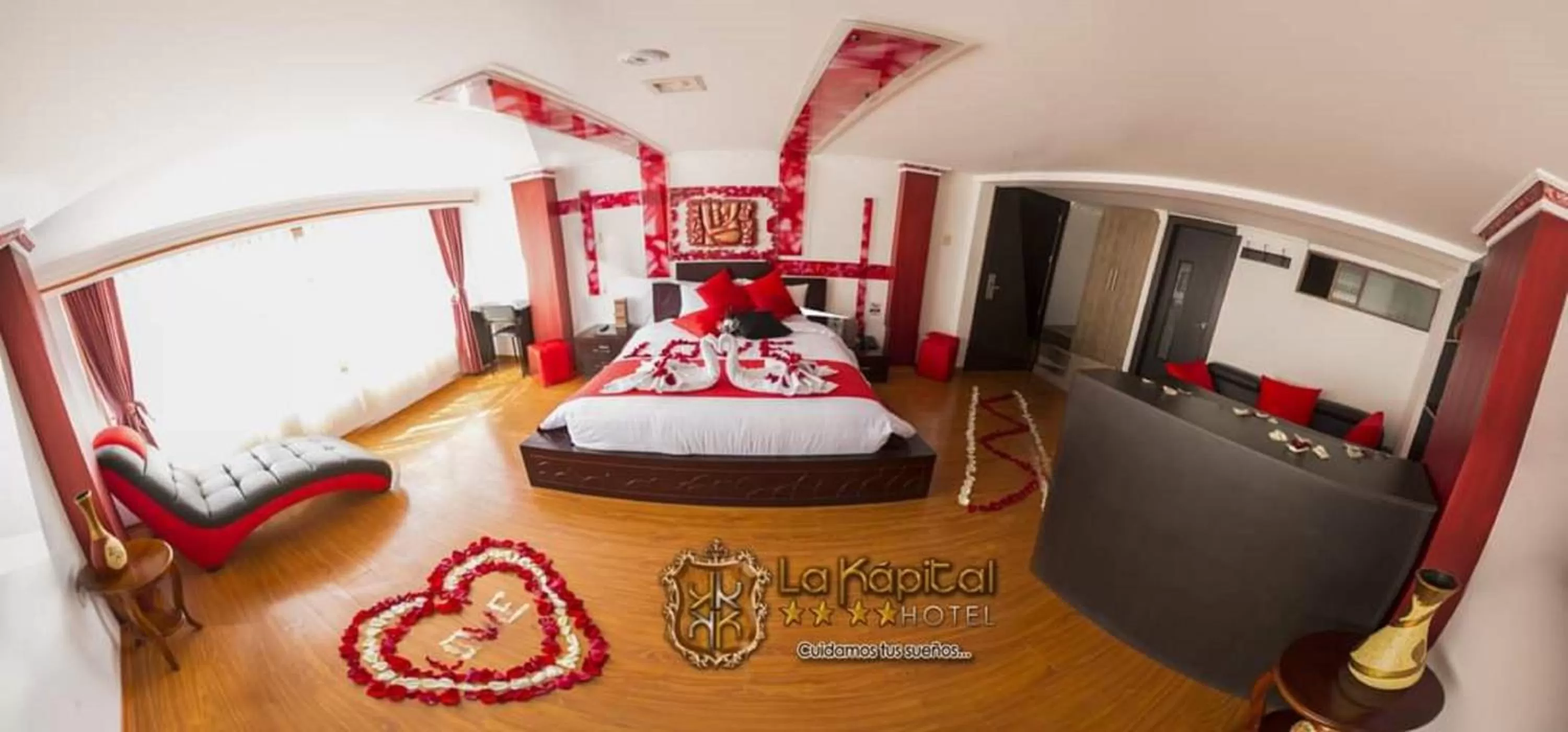 Bedroom, Bed in La Kapital Hotel