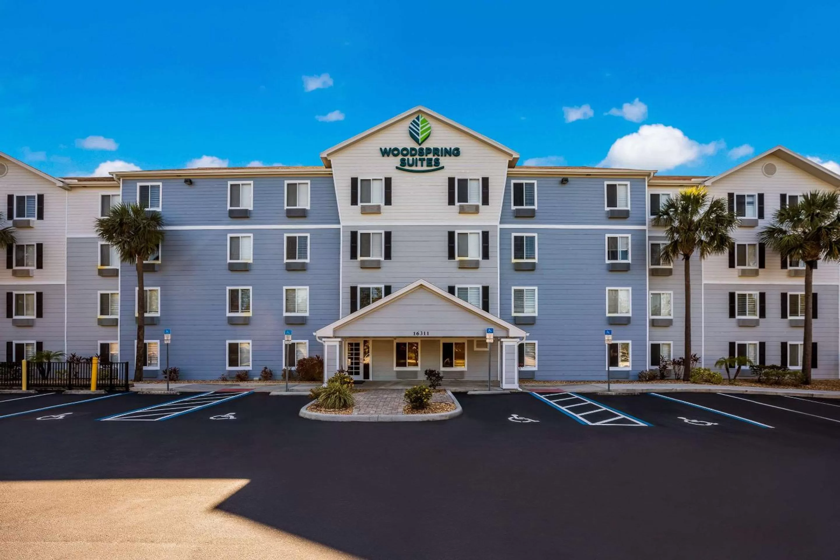 Property building in WoodSpring Suites Orlando West - Clermont