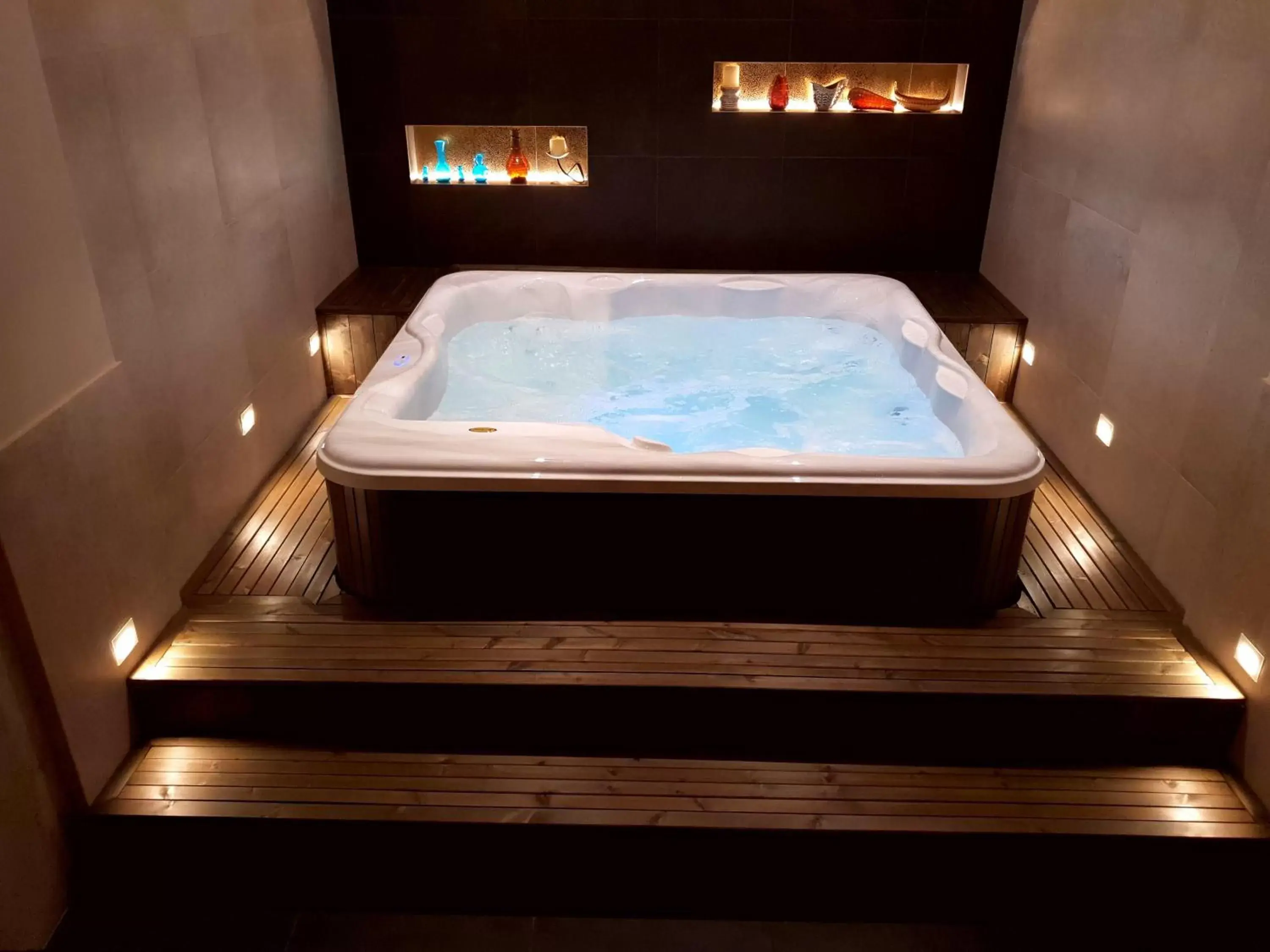 Hot Tub in Hotel Astoria