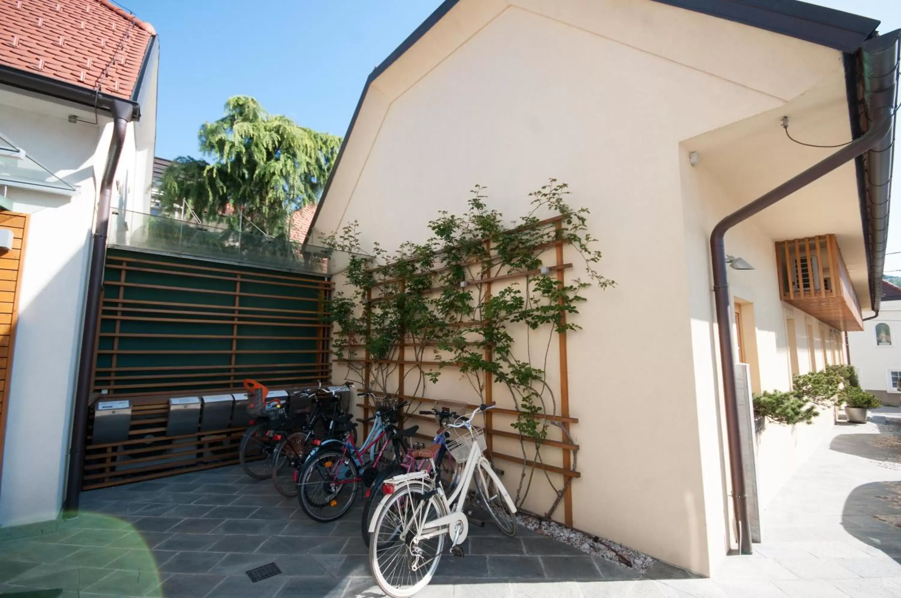 Property building in CUBE central rooms for 2 Property building in CUBE central rooms for 2