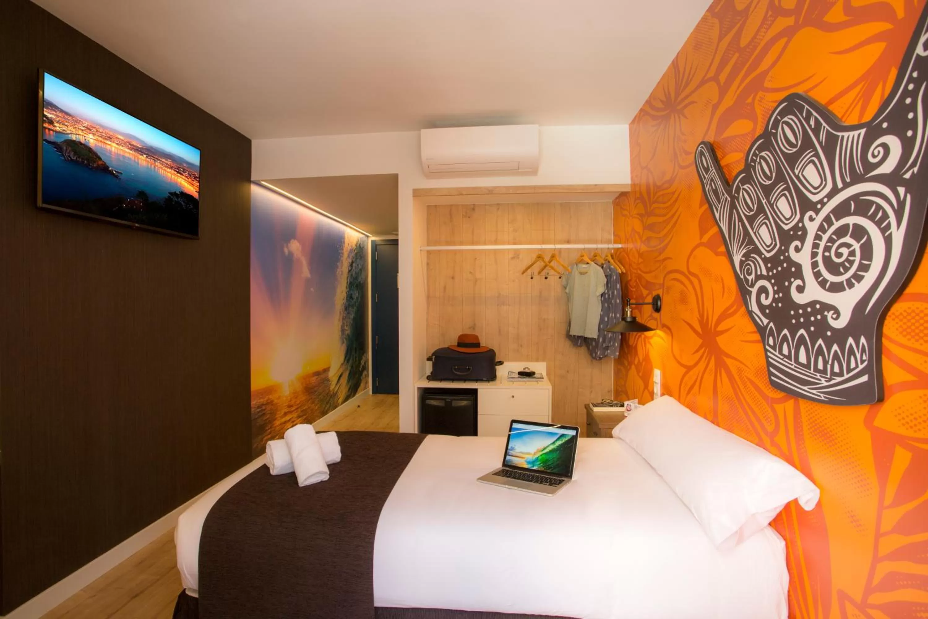 Decorative detail, Bed in Casual de las Olas San Sebastián