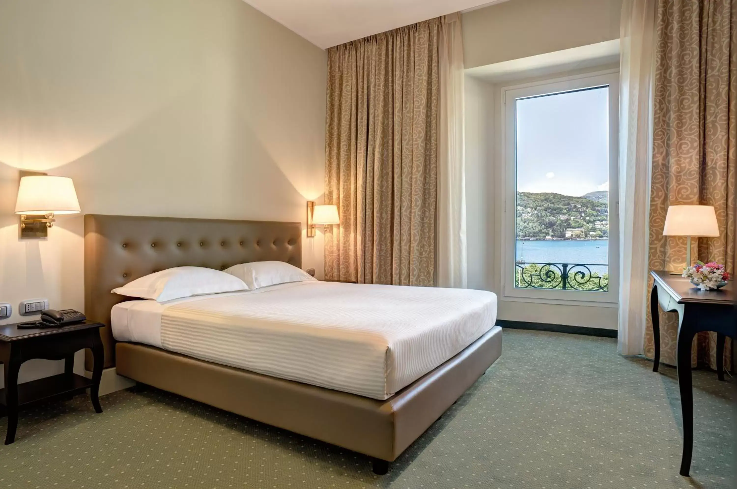 Bed in Palace Hotel Lake Como