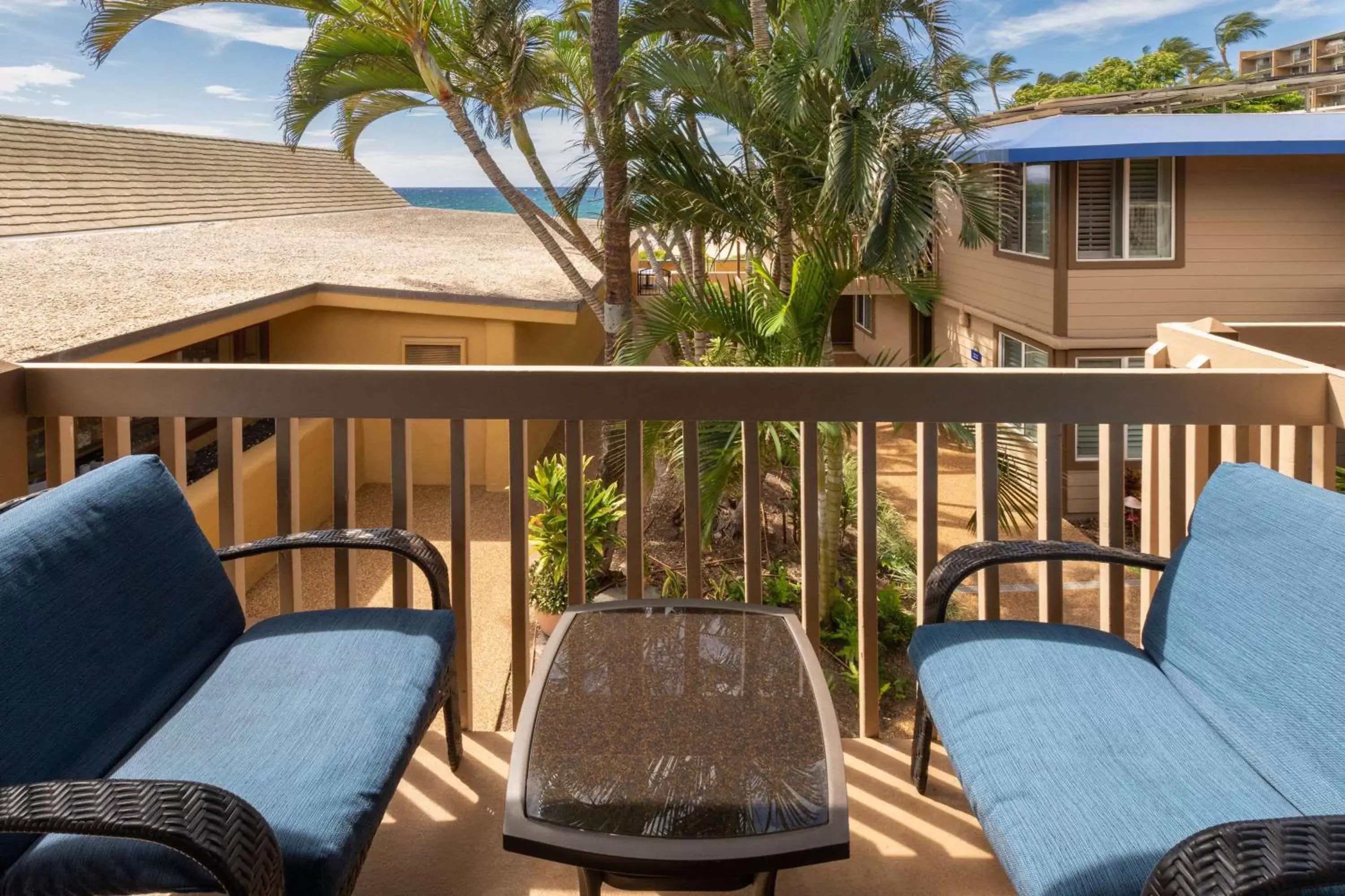 Photo of the whole room, Balcony/Terrace in Days Inn by Wyndham Maui Oceanfront