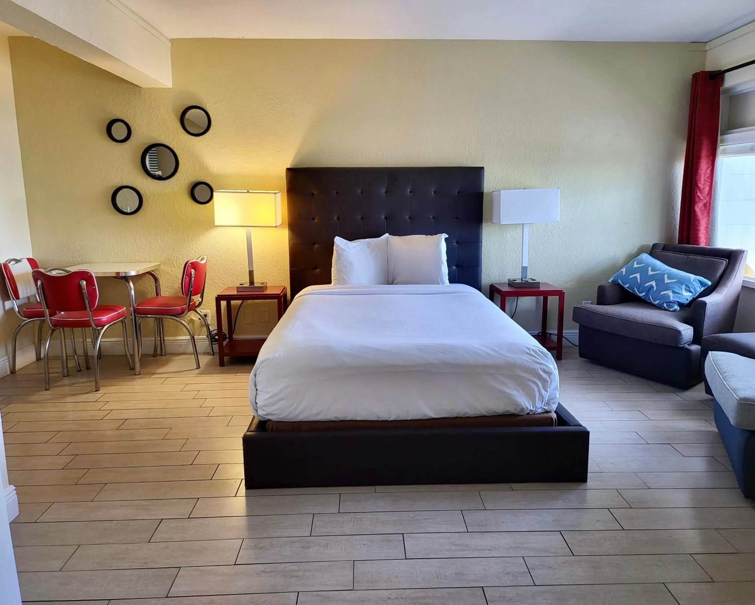 Bed in Chateau Mar Beach Resort NEWLY RENOVATED