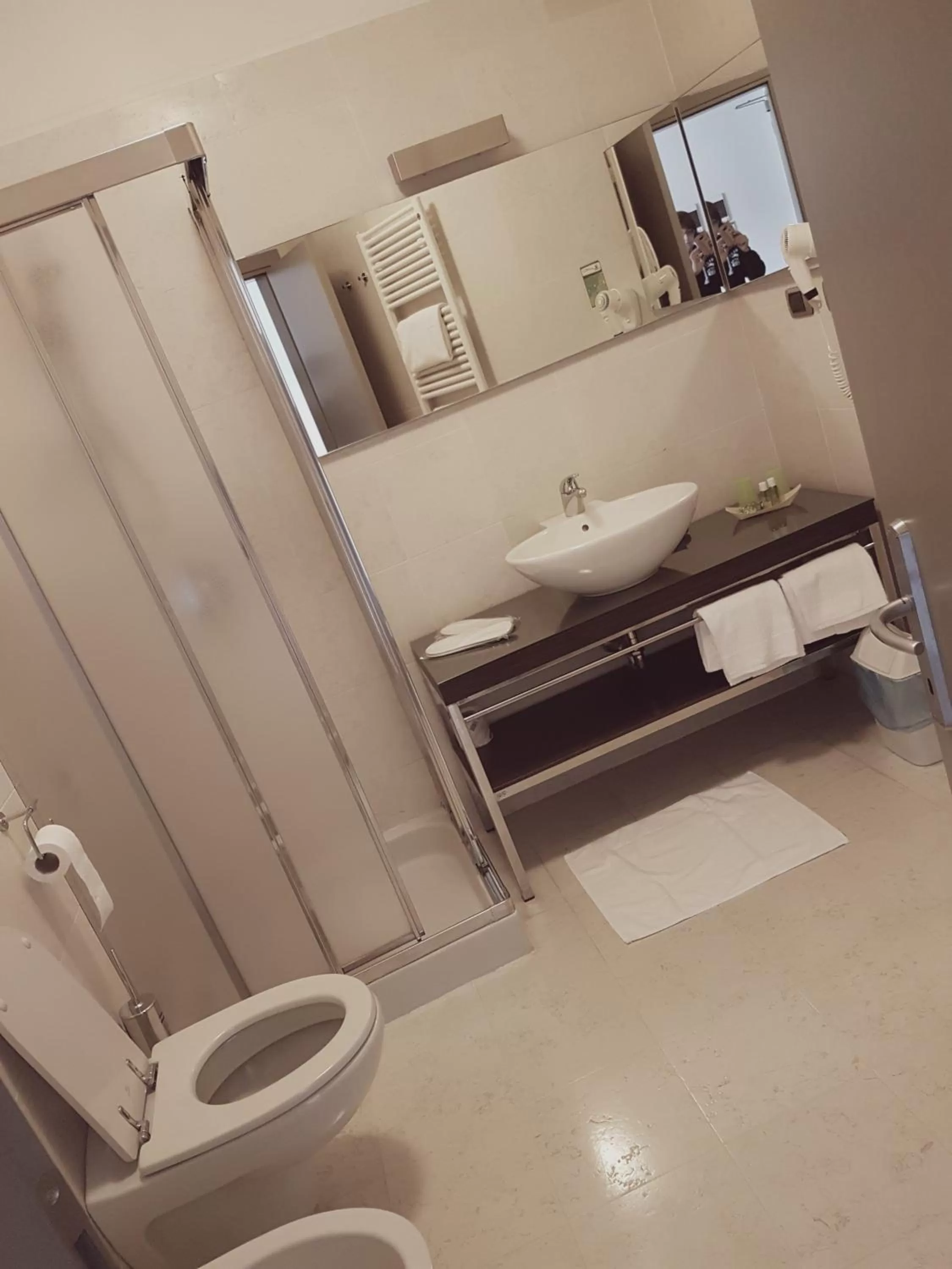 Bathroom in Locanda del Lago Rosmunda