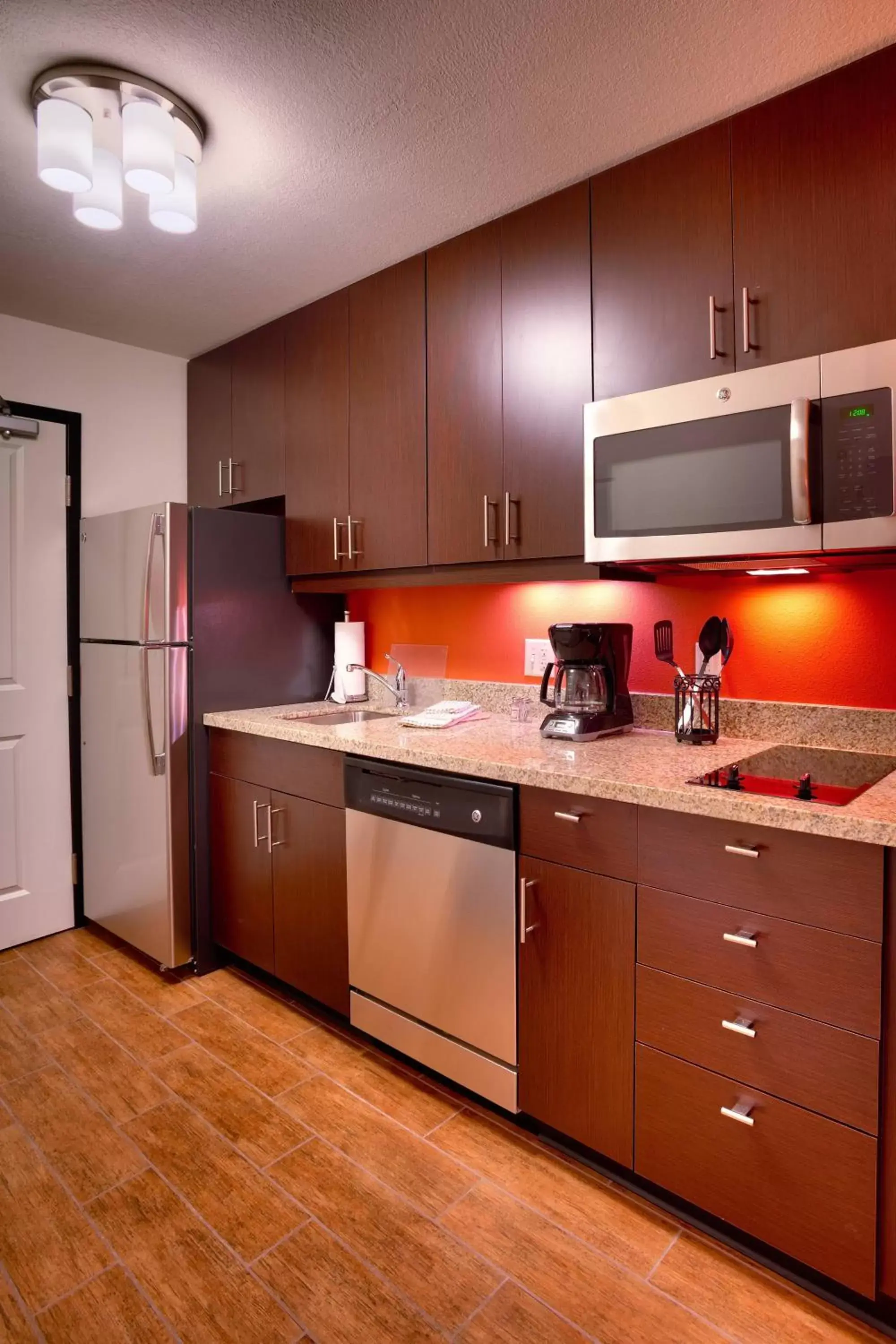 Kitchen or kitchenette, Kitchen/Kitchenette in TownePlace Suites by Marriott Salt Lake City-West Valley