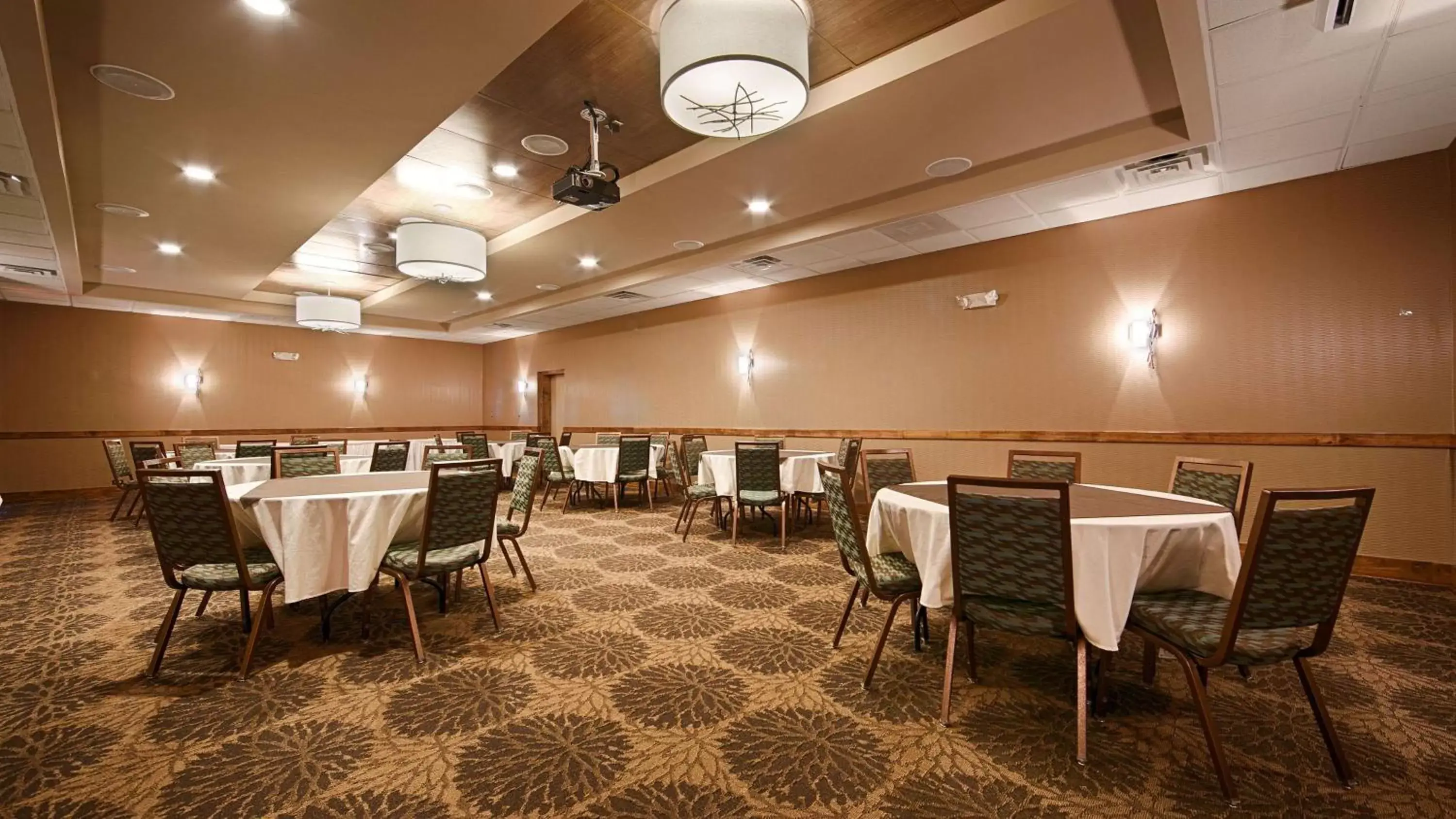 On site, Restaurant/Places to Eat in Best Western Newport Inn