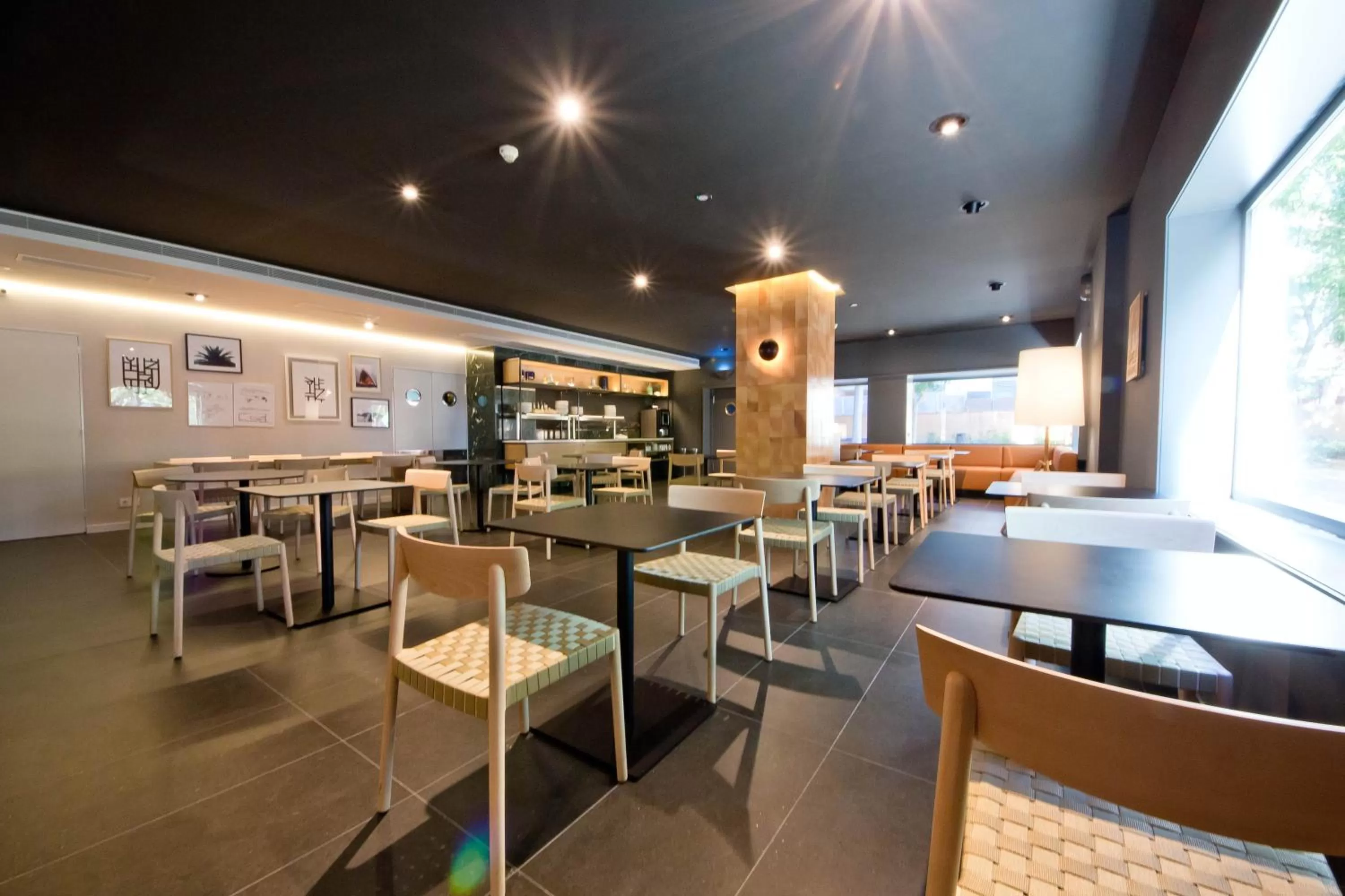 Restaurant/places to eat in Aparthotel Atenea Valles