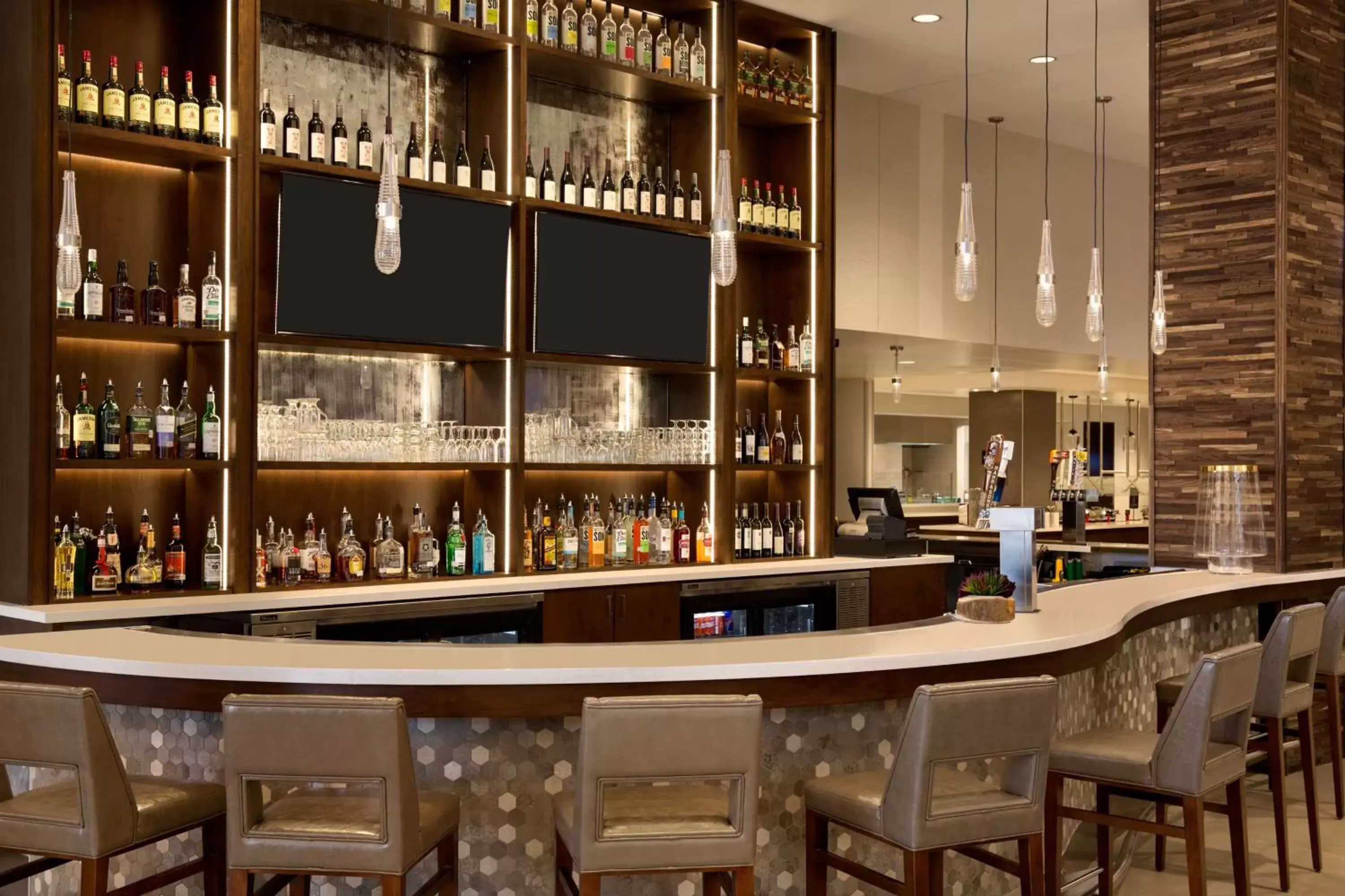 Lounge or bar in Embassy Suites By Hilton Denton Convention Center Lounge or bar in Embassy Suites By Hilton Denton Convention Center