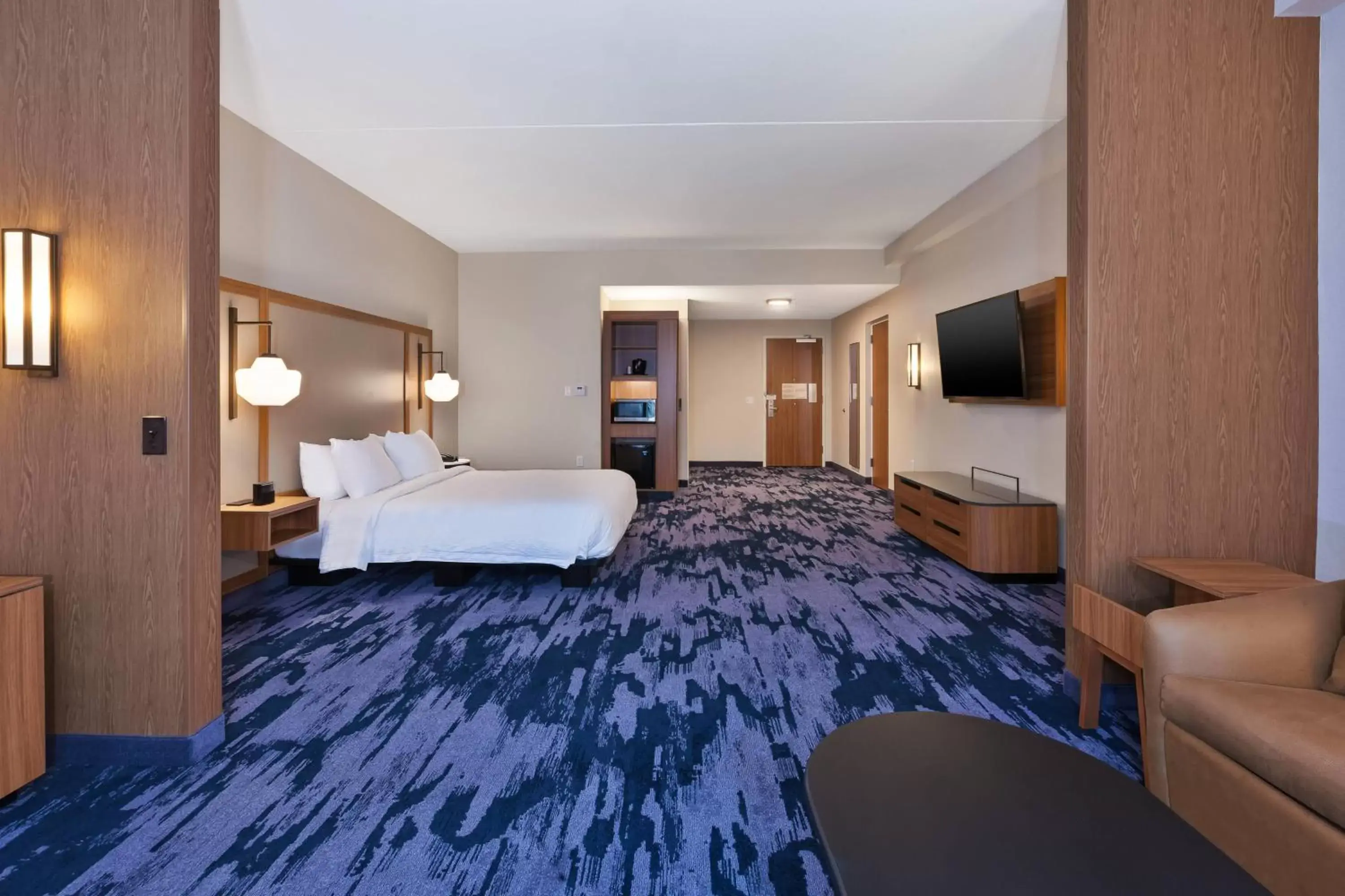 Photo of the whole room, Bed in Fairfield by Marriott Inn & Suites Knoxville Airport Alcoa