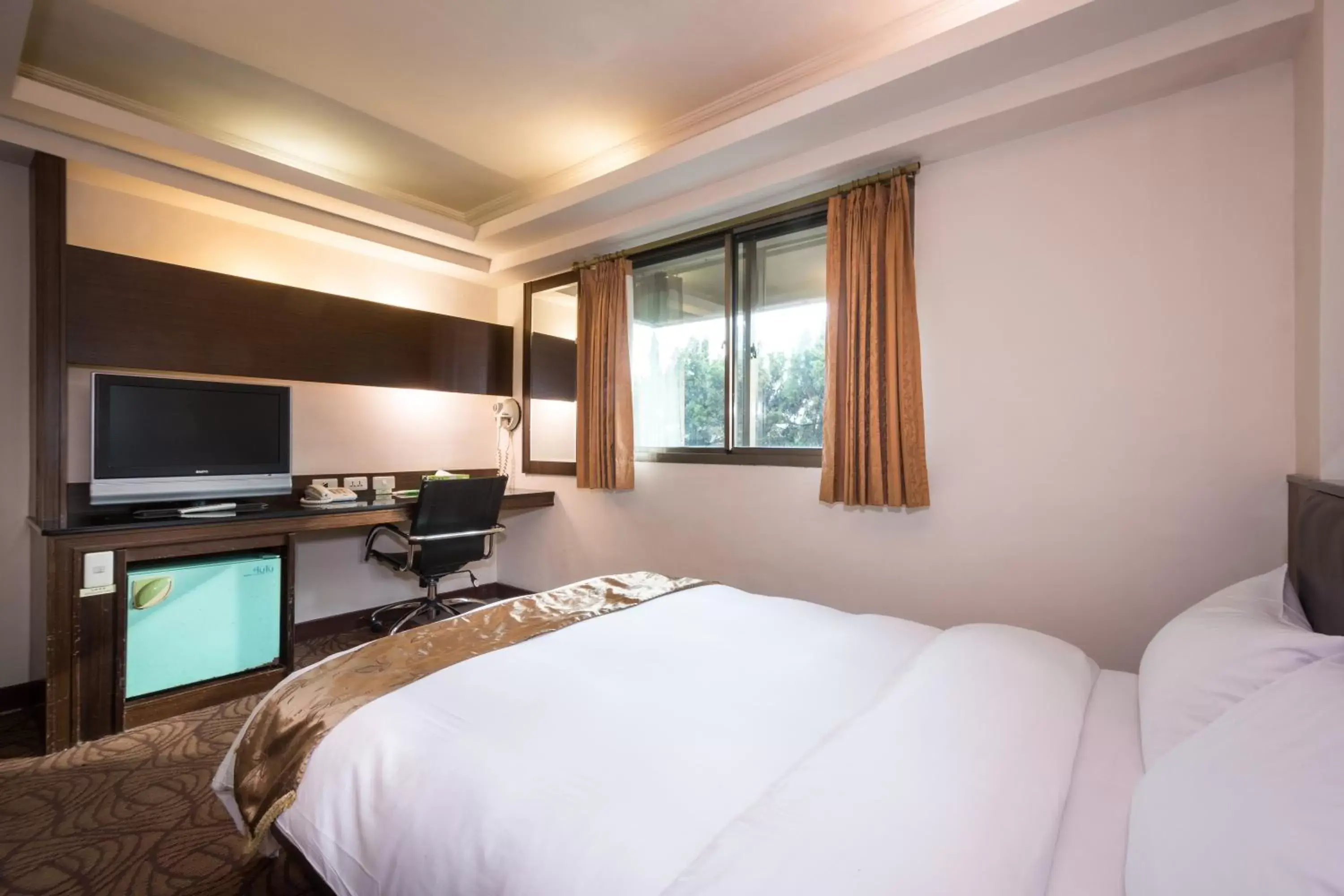 TV and multimedia, Room Photo in The Enterpriser Hotel
