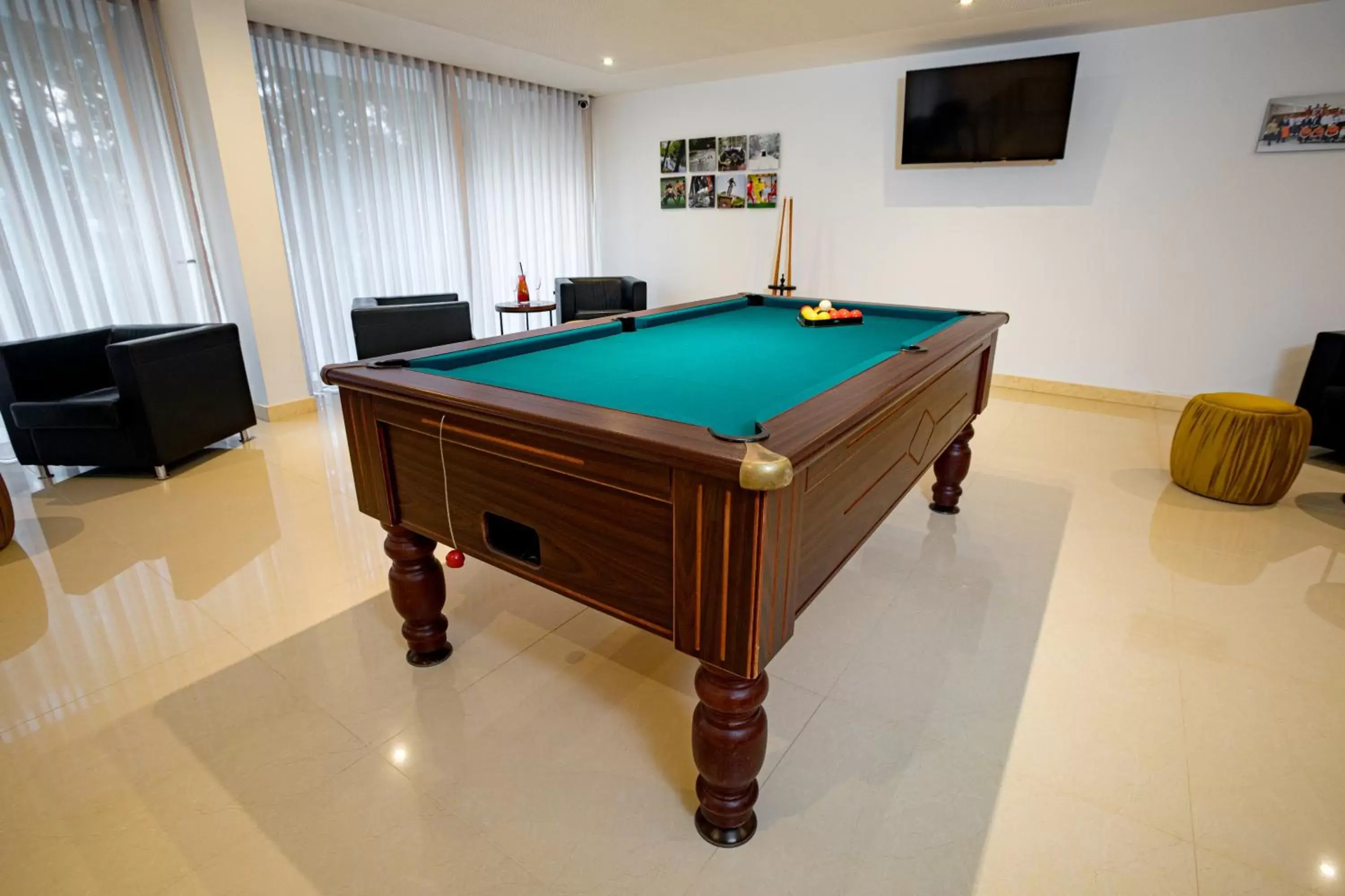 Communal lounge/ TV room, Billiards in Luna Arcos Hotel Nature & Wellness