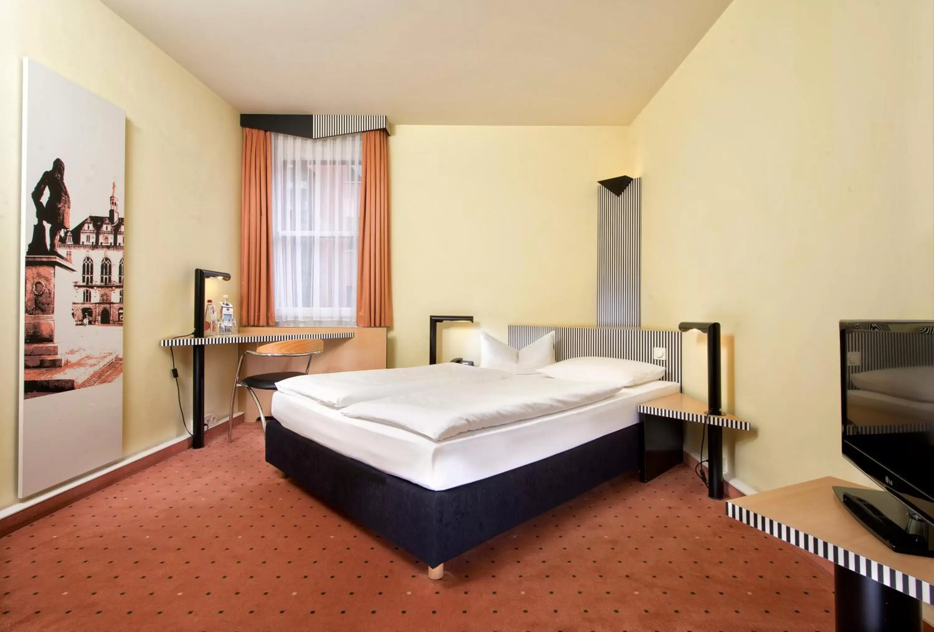 Photo of the whole room in TRYP by Wyndham Halle