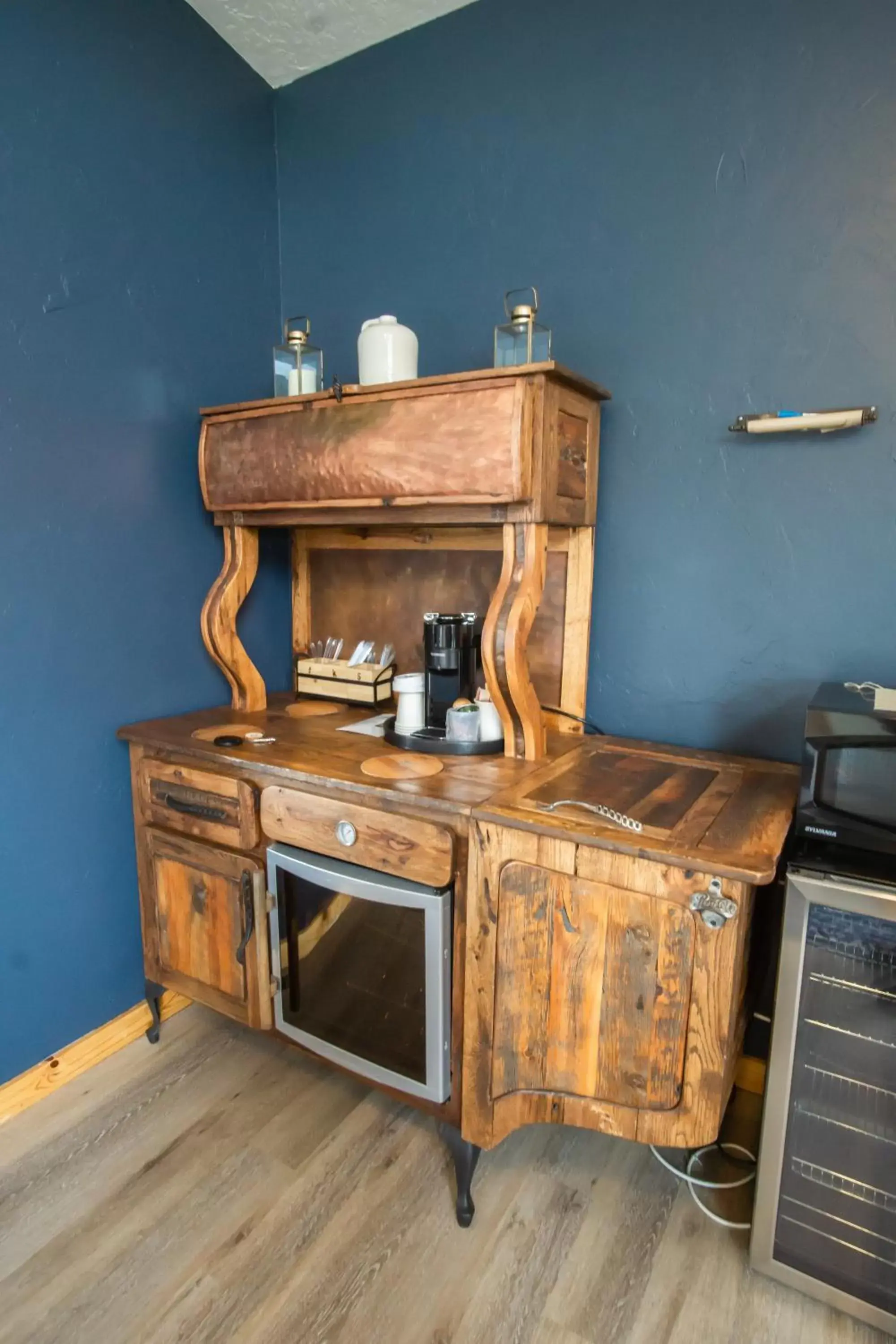 Coffee/tea facilities, Kitchen/Kitchenette in Teton Peaks Resort