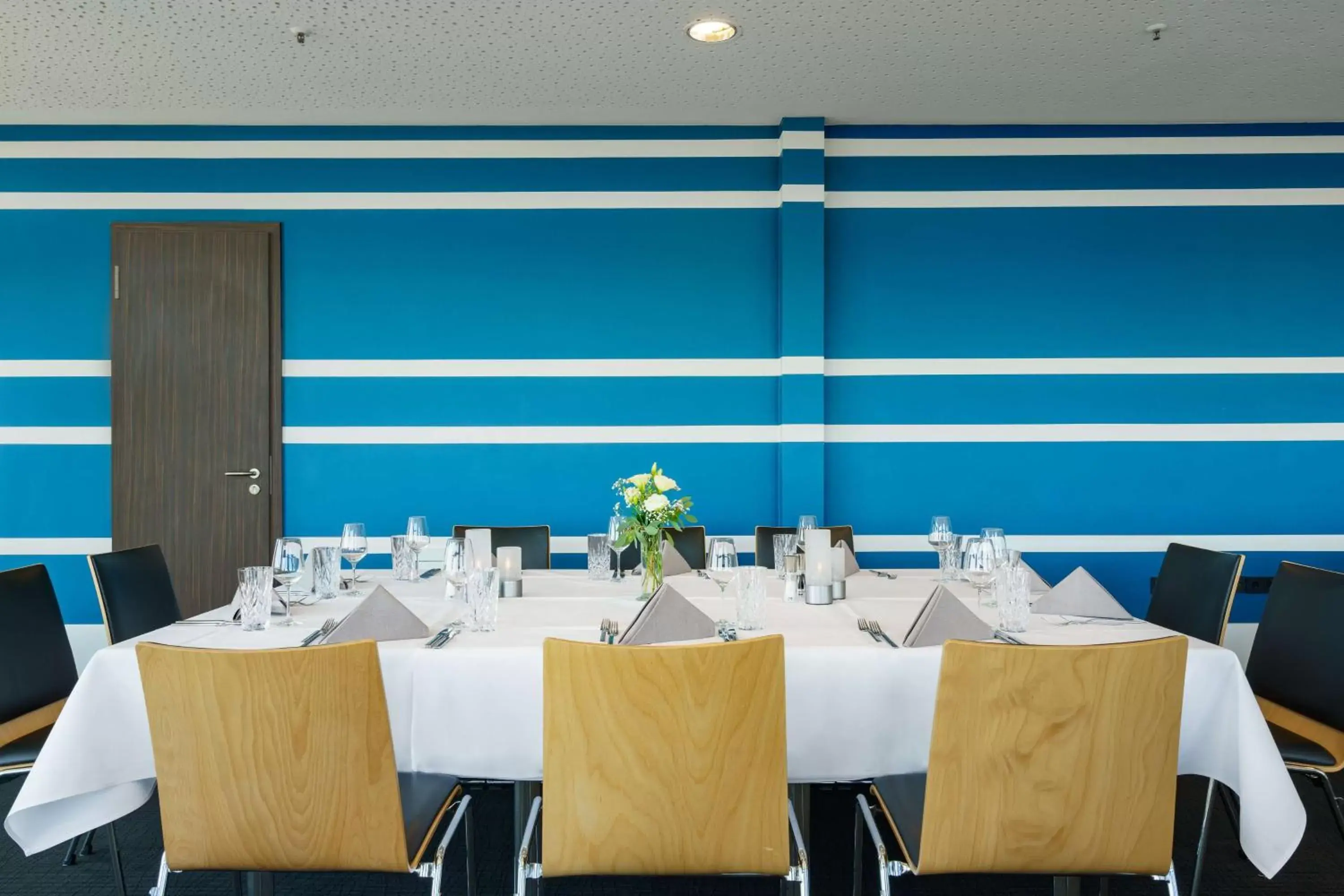 Meeting/conference room, Restaurant/Places to Eat in Radisson Blu Hotel Rostock