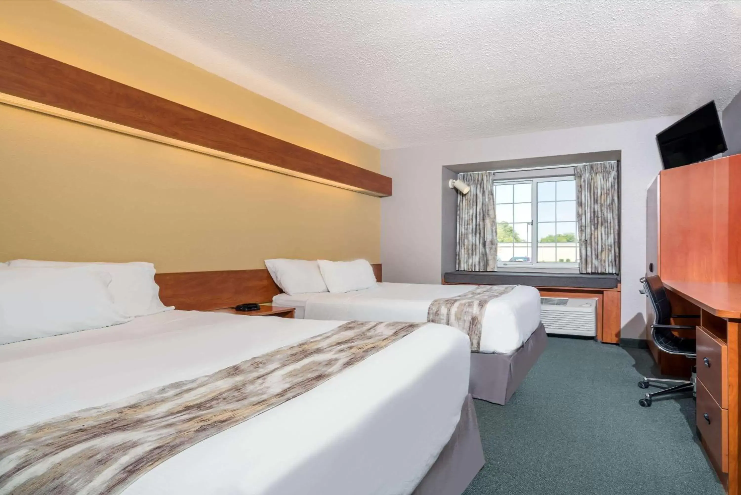 Photo of the whole room, Bed in Microtel Inn & Suites by Wyndham New Ulm