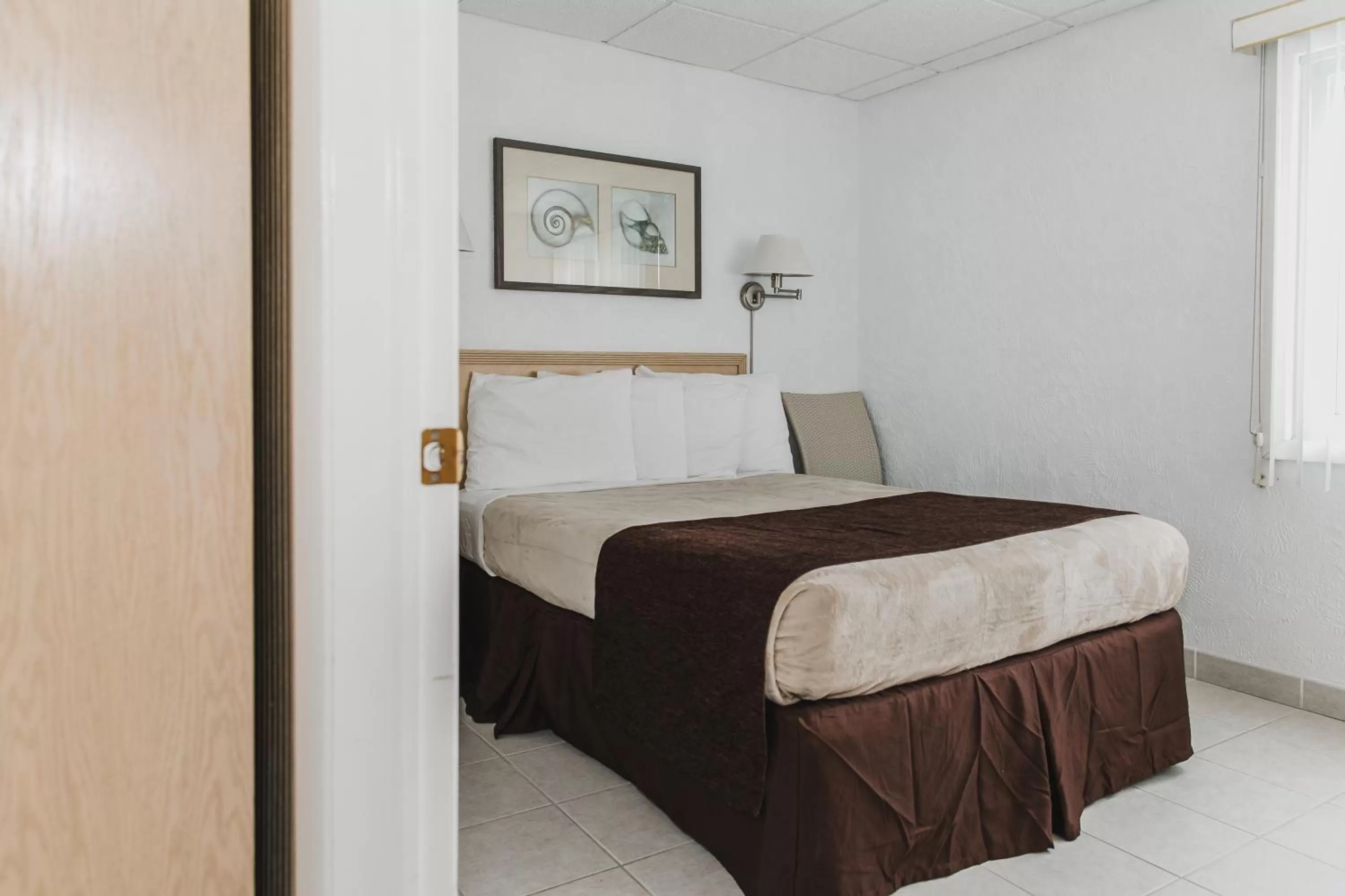 Bed in Heart of Wildwood Boardwalk Motel