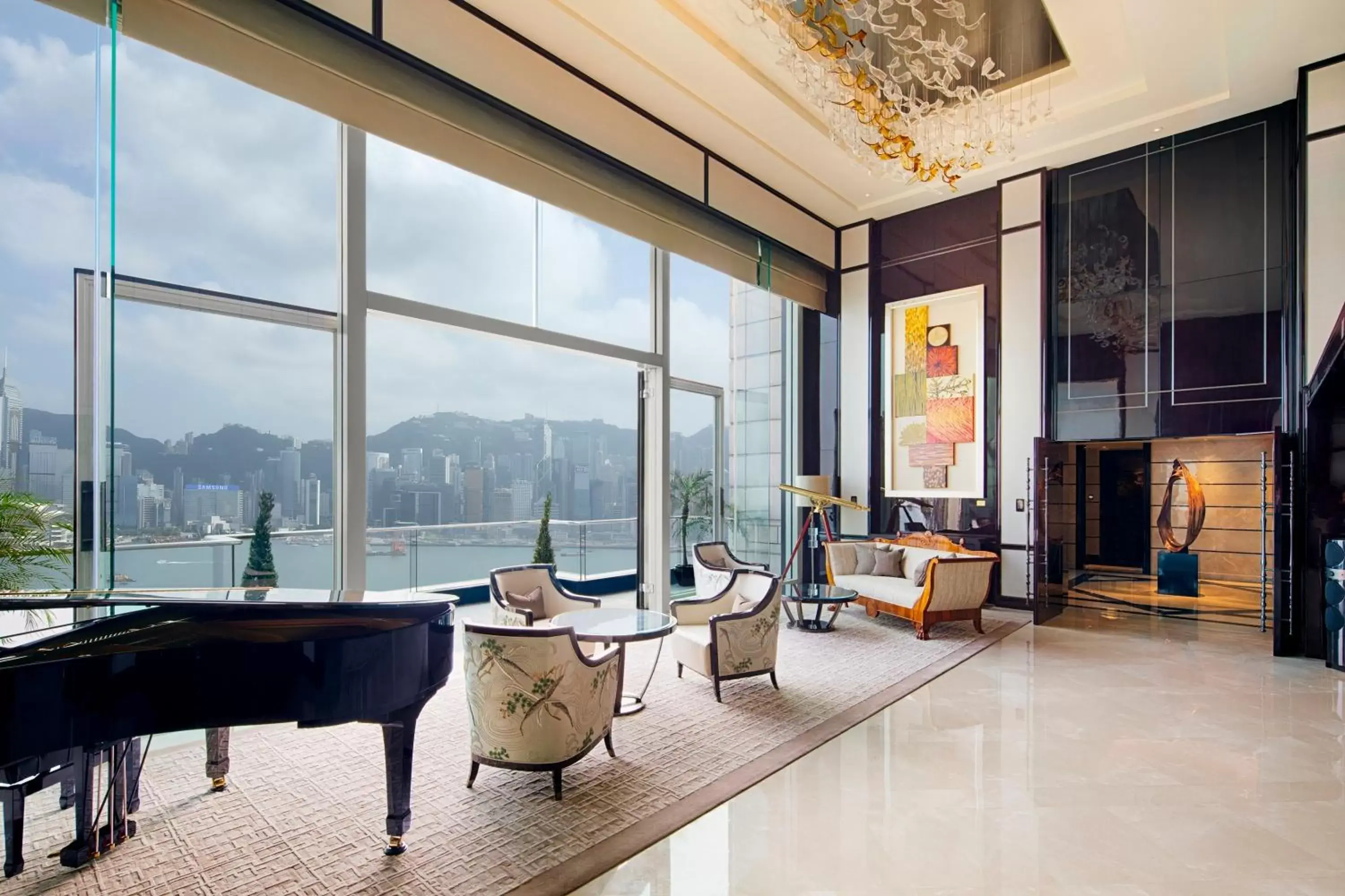 Communal lounge/ TV room in The Peninsula Hong Kong