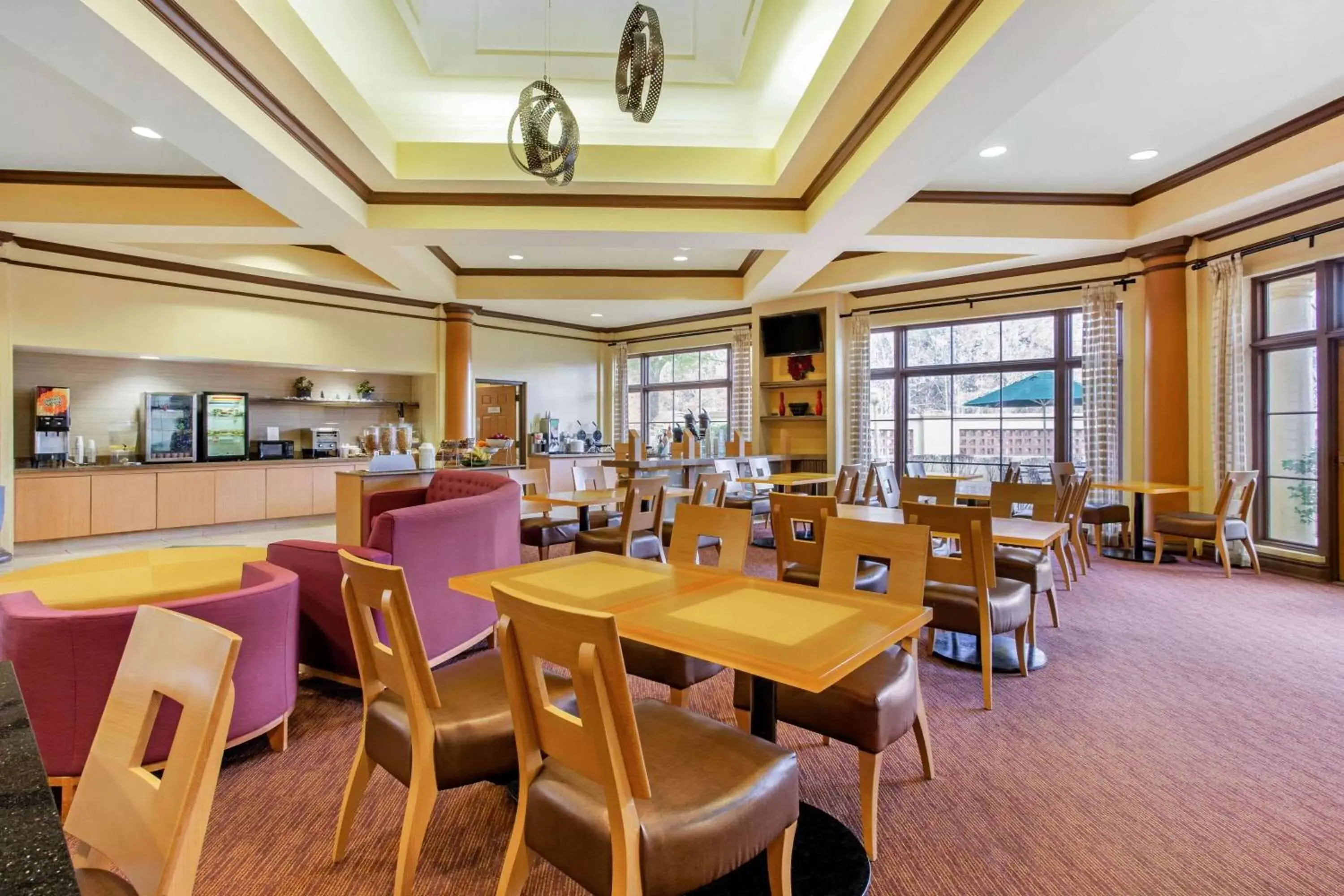 Restaurant/Places to Eat in La Quinta by Wyndham Raleigh Cary