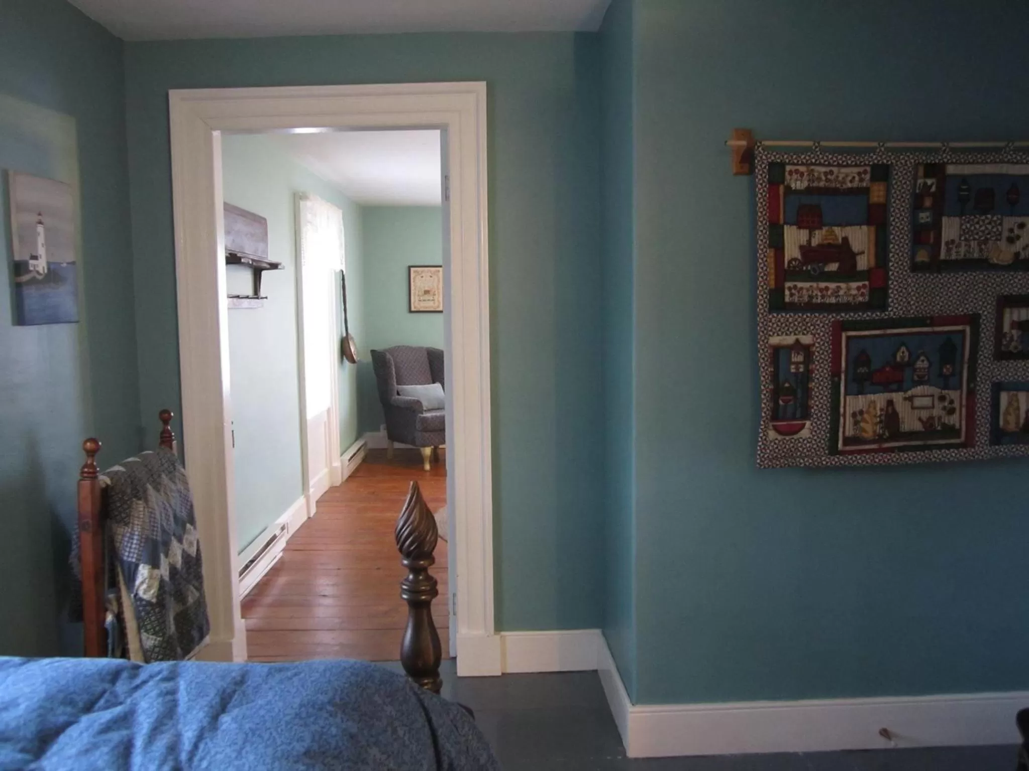 Photo of the whole room, Guests in Grand Oak Manor Bed and Breakfast