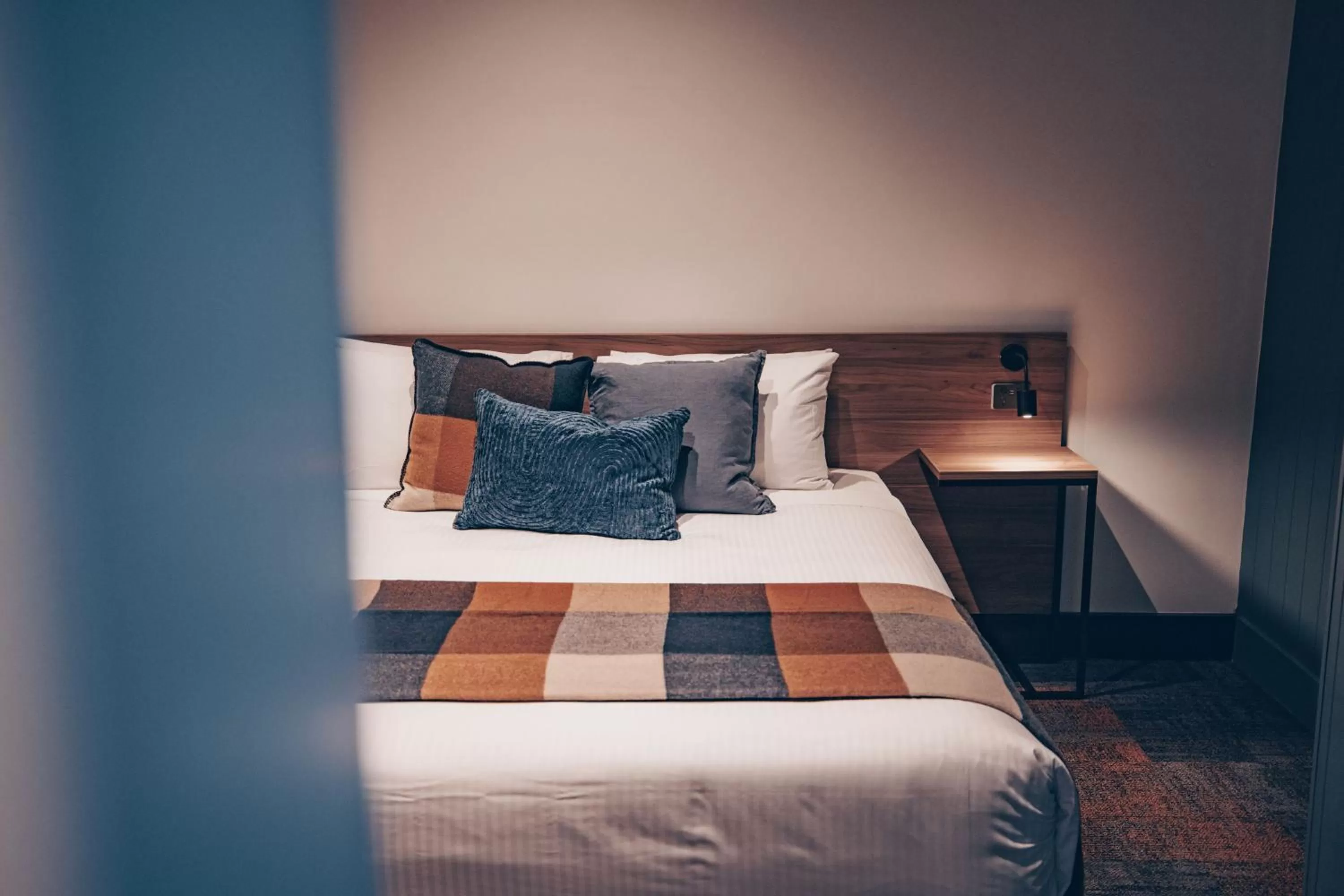 Bedroom, Bed in Banjo Paterson Inn