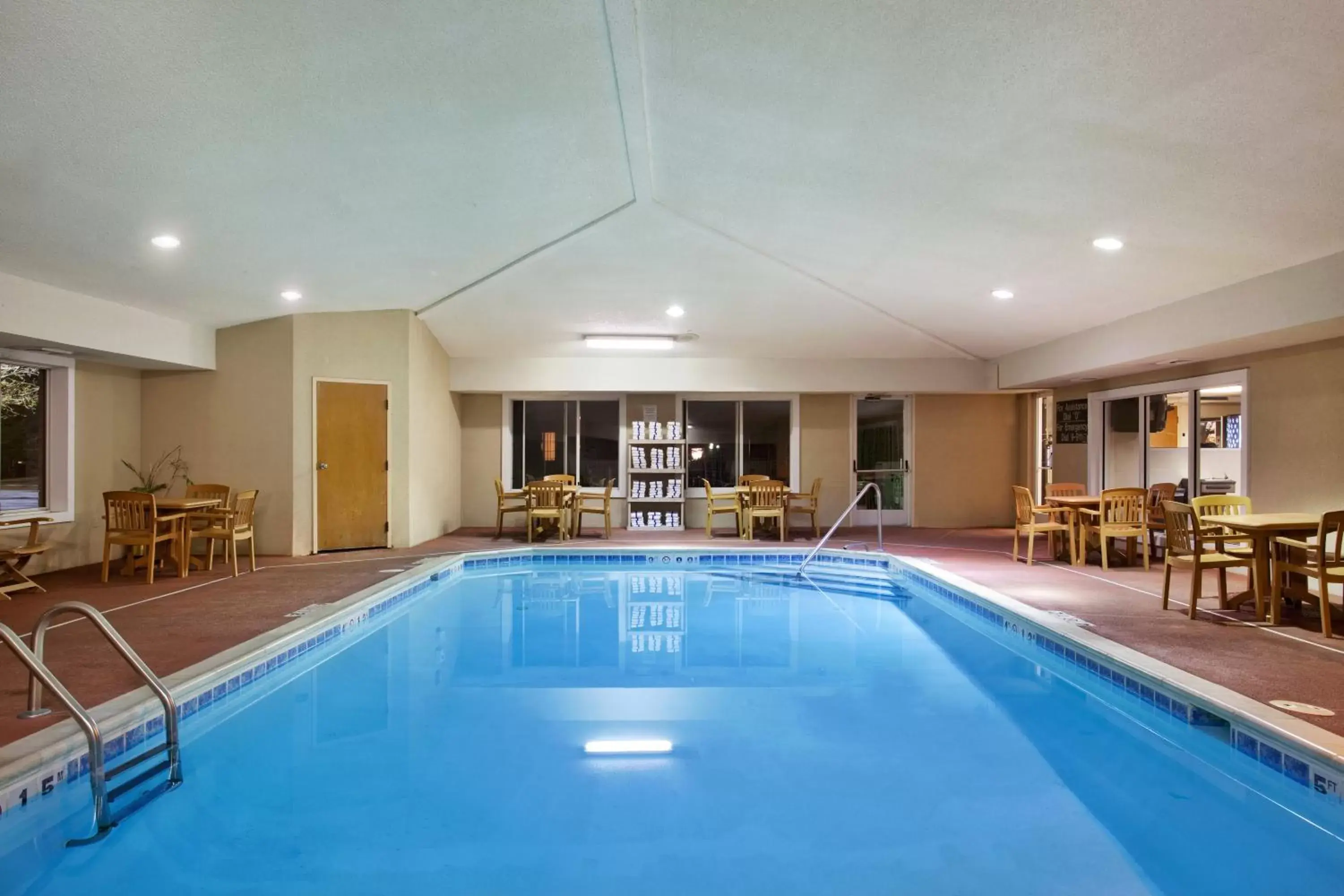 Swimming Pool in Holiday Inn Express Hotel & Suites-Saint Joseph, an IHG Hotel