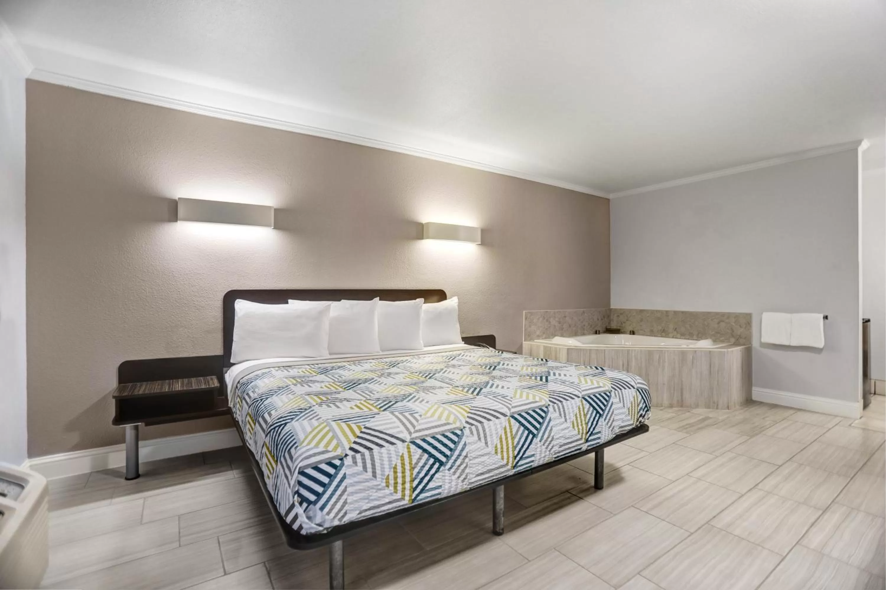 Bedroom, Bed in Motel 6-Lodi, CA