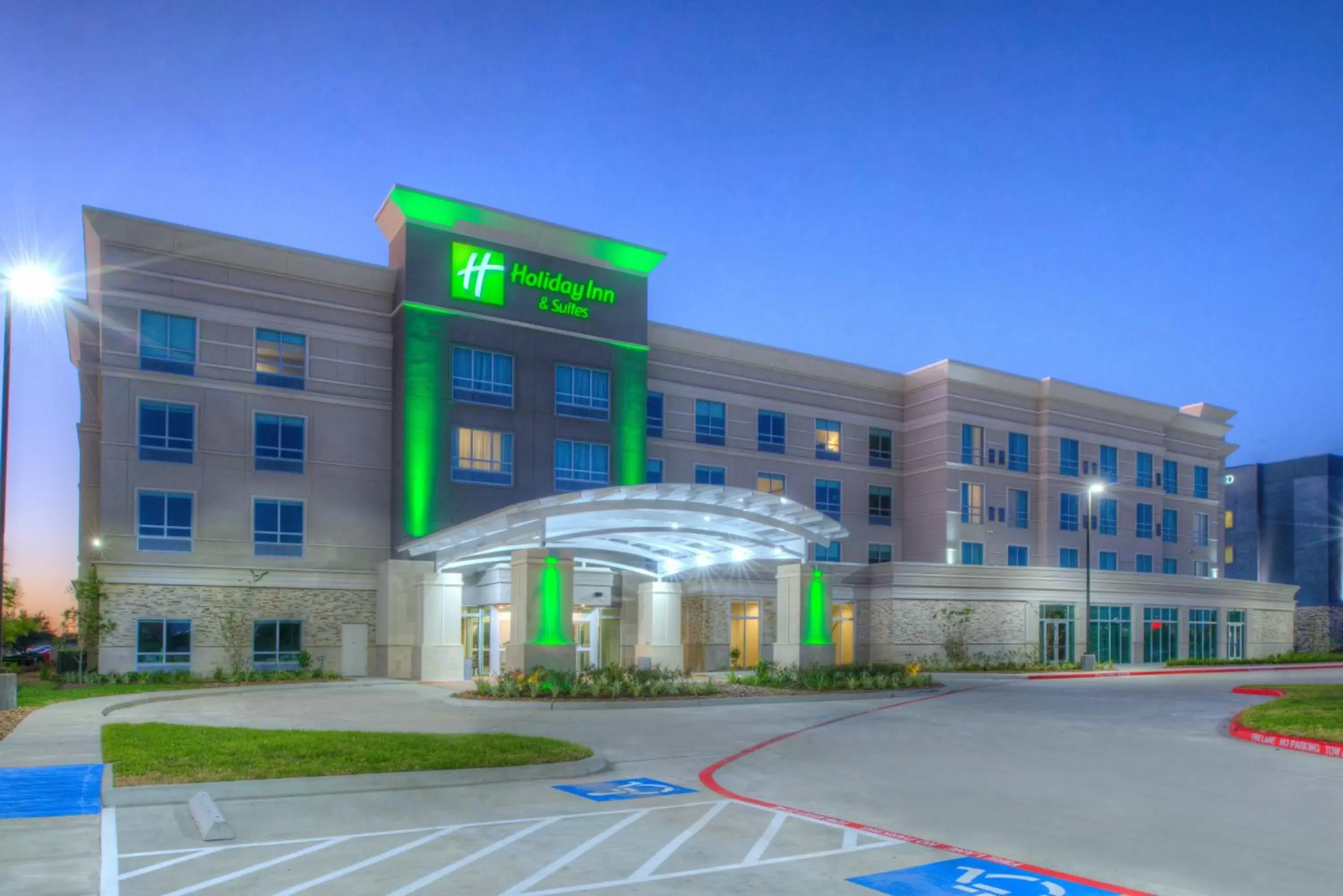 Property Building in Holiday Inn Hotel & Suites - Houston West - Katy Mills, an IHG Hotel