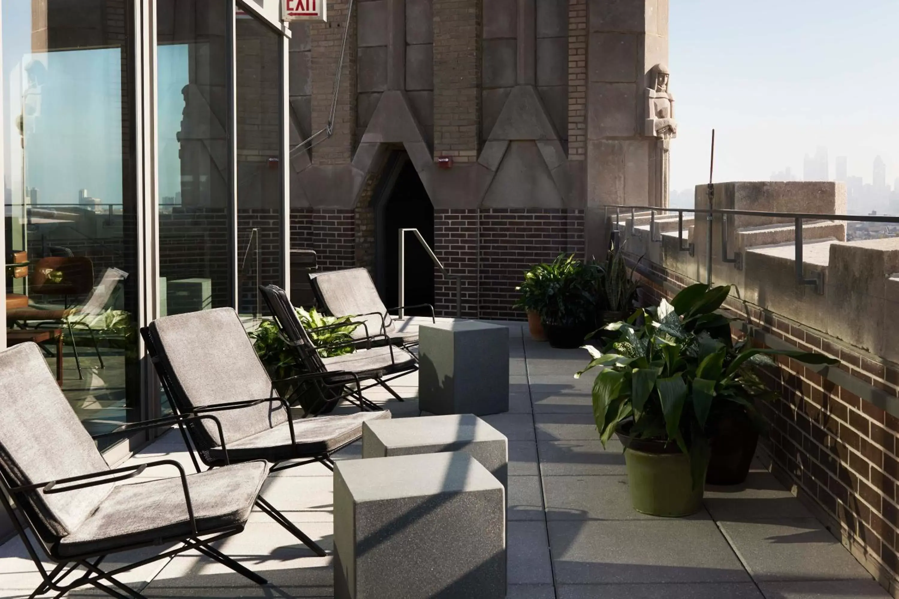 Patio in The Robey, Chicago, a Member of Design Hotels