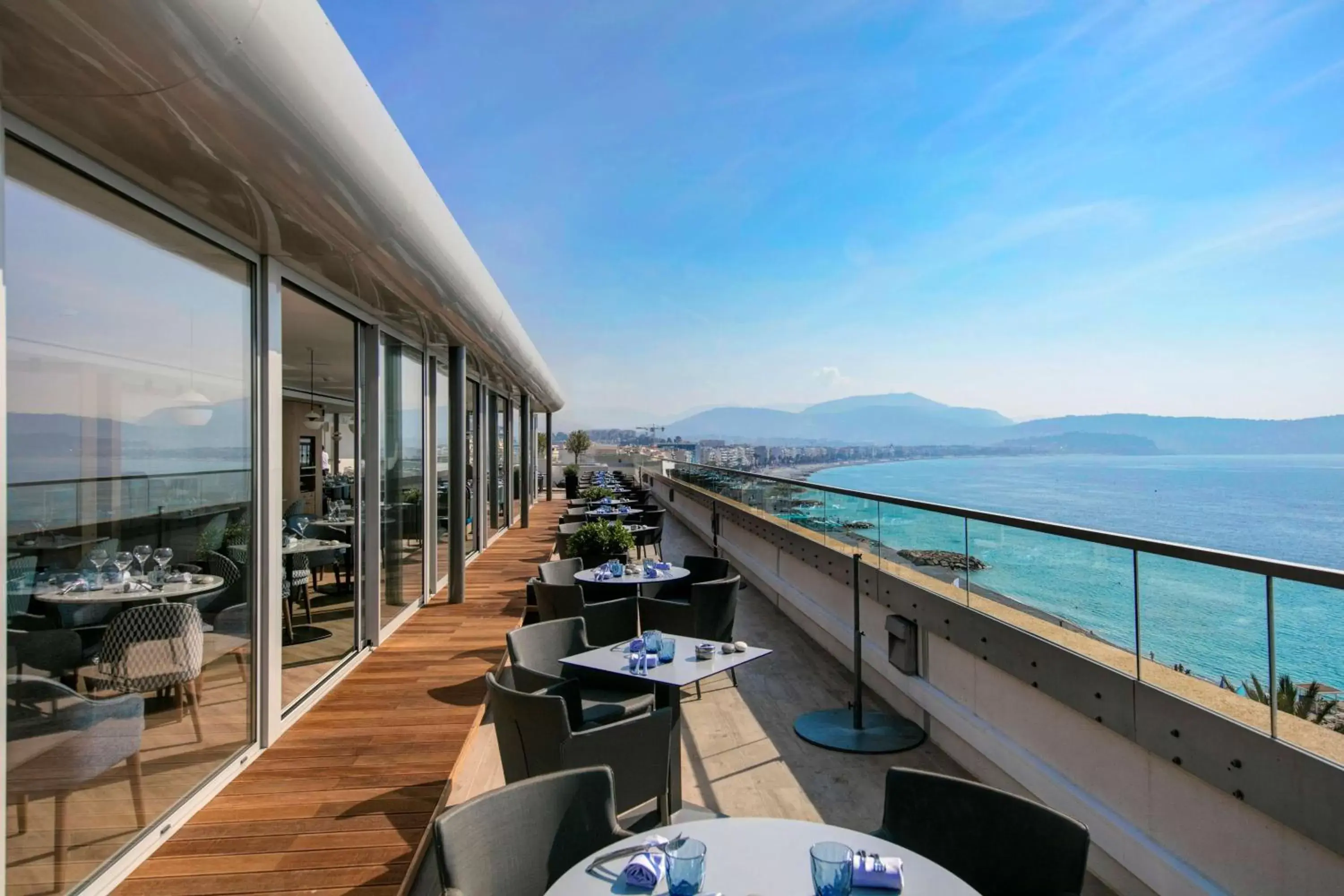 Restaurant/places to eat in Radisson Blu Hotel Nice