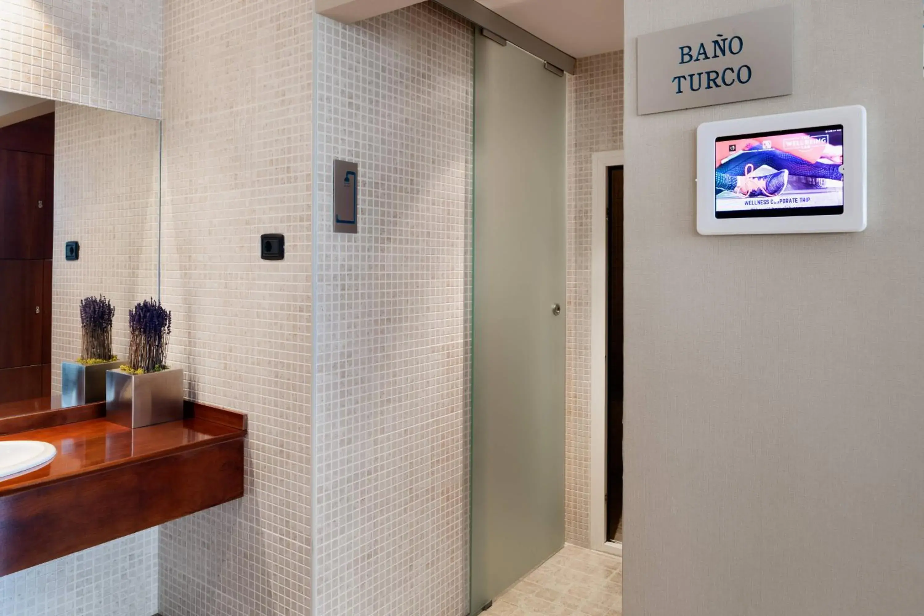 Fitness centre/facilities, TV/Entertainment Center in AC Hotel Gijón by Marriott