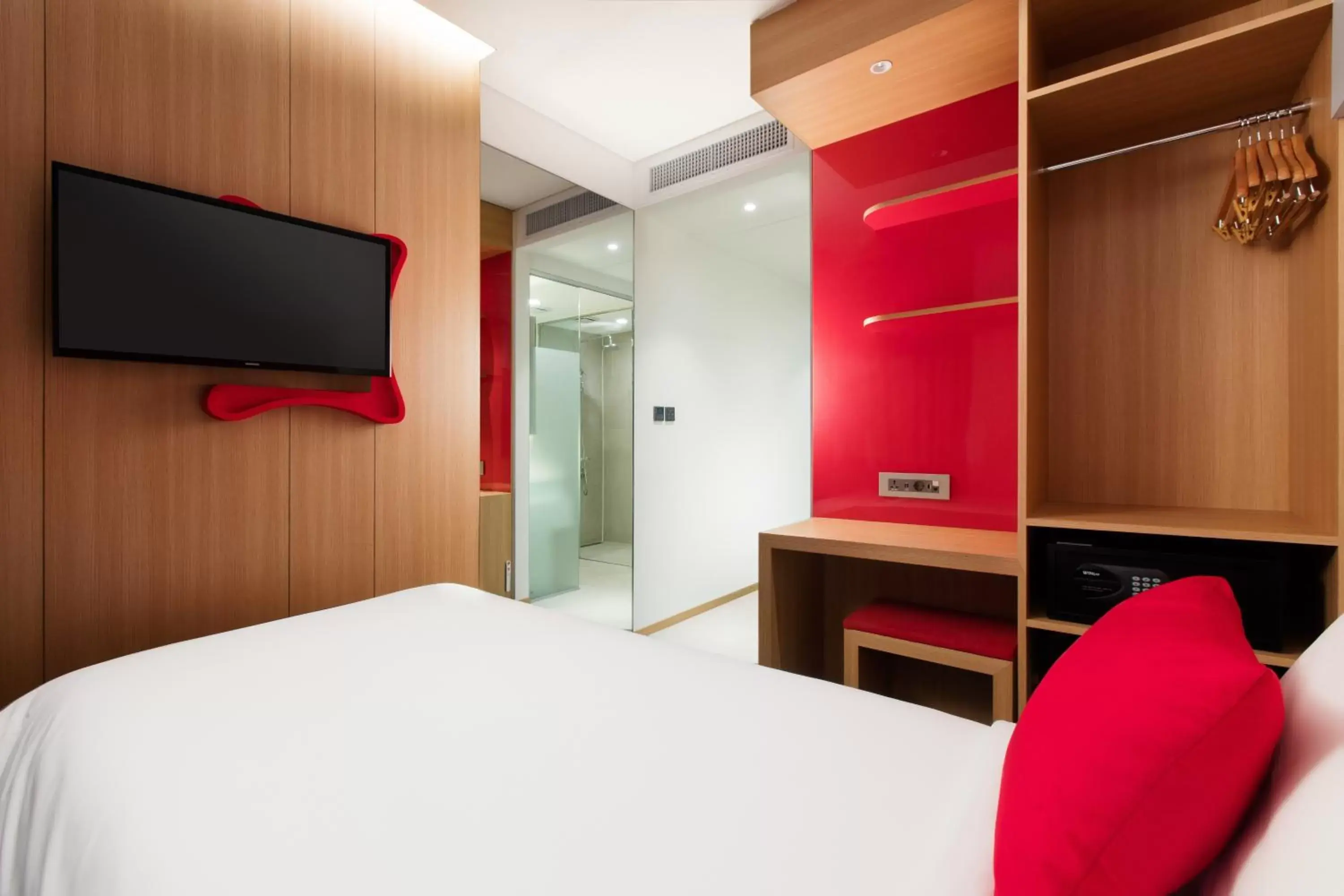 Bedroom, TV/Entertainment Center in Travelodge Dongdaemun Seoul